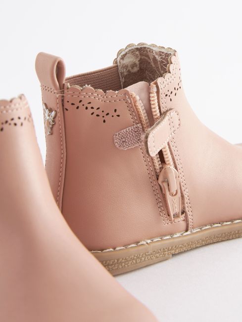 Buy Cut Out Detail Chelsea Boots from the Joules online shop