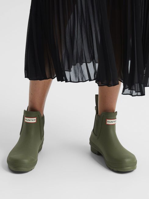 Hunter chelsea boots olive green top