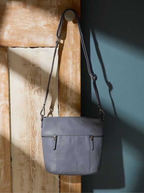 Valencia canvas shoulder bag top
