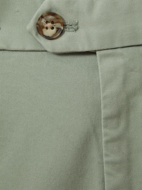 Modern Fit Cotton Blend Chino Shorts in Pistachio