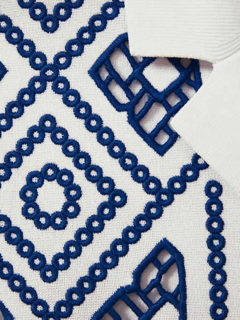 Contrast Embroidered Cuban Collar Shirt in White/Bright Blue