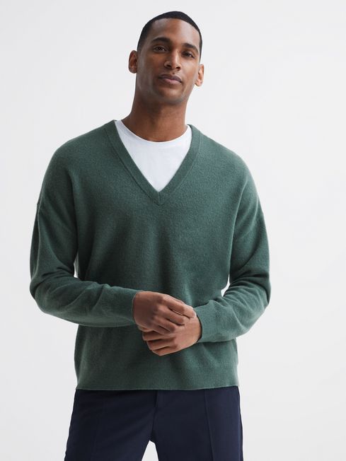 What to wear: a Crew Neck or V Neck Sweater Jumper? What's the