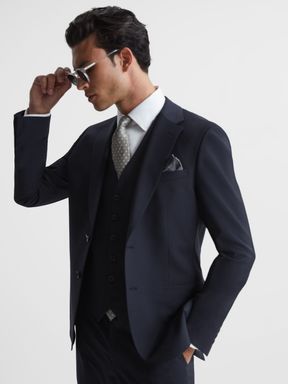 Modern Fit Travel Blazer in Navy