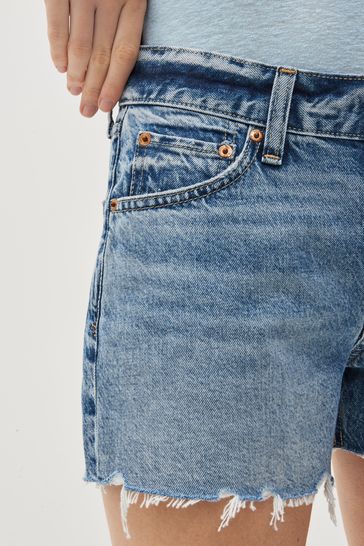 Levi's 501 shorts caught in the on sale middle