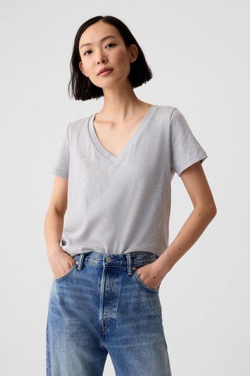 gap grey t shirt