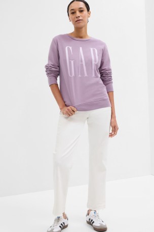 Gap logo crewneck clearance sweatshirt