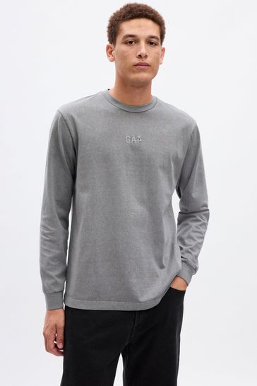 gap grey t shirt