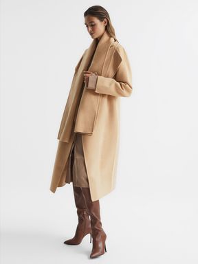Reiss Valentina Langer Mantel aus Wolle mit Blindnähten und Schal