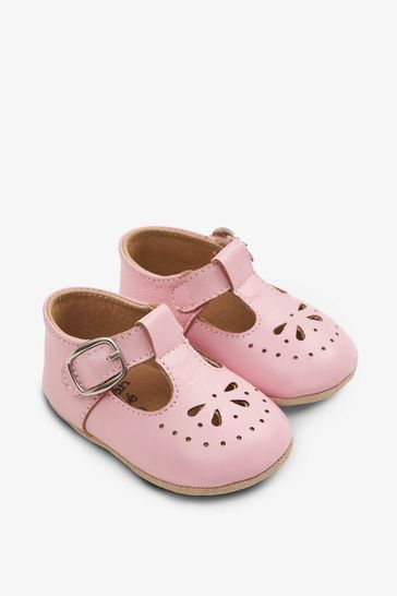 Traditional outlet baby shoes