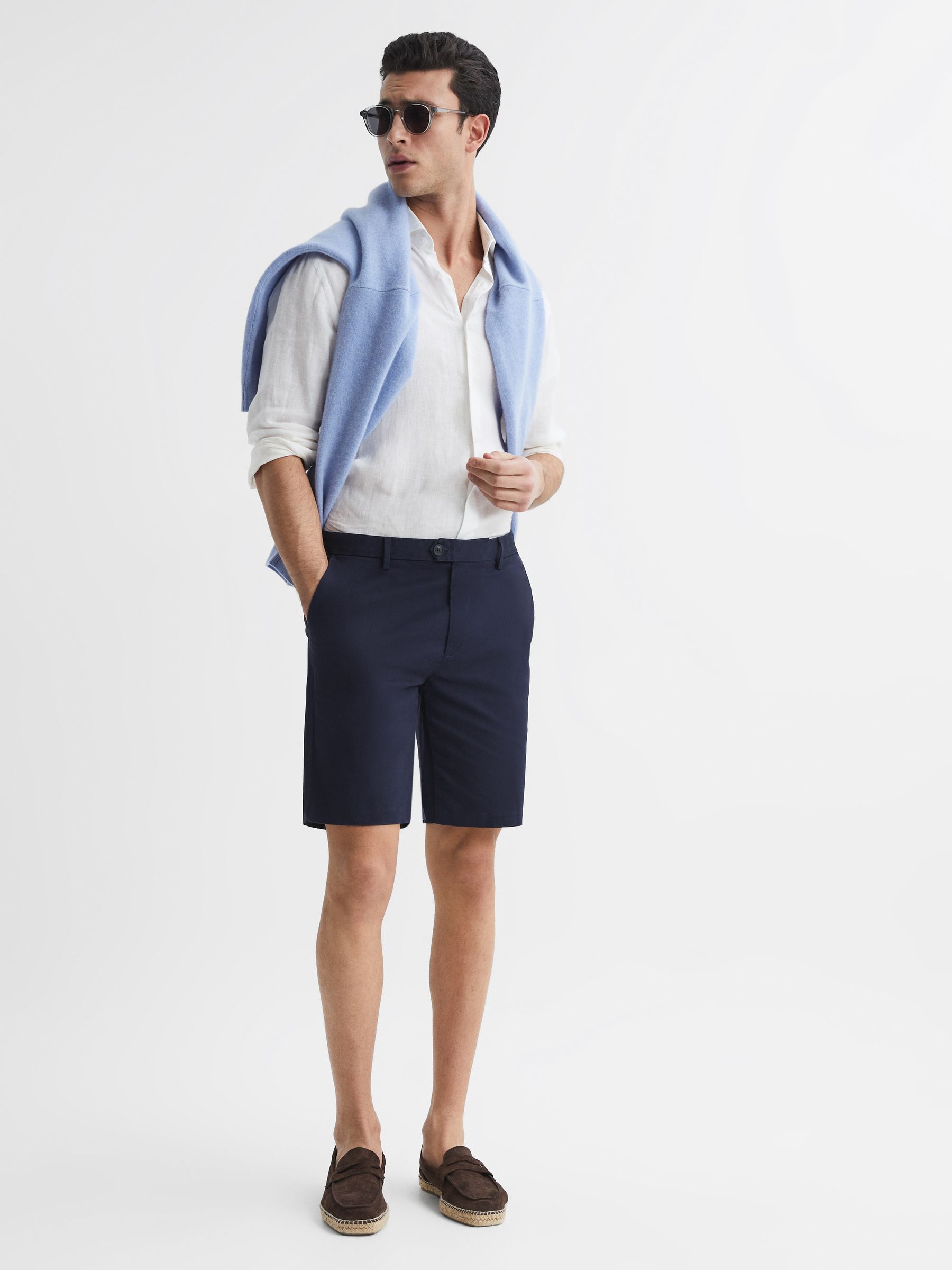 Modern Fit Cotton Blend Chino Shorts in Navy - REISS