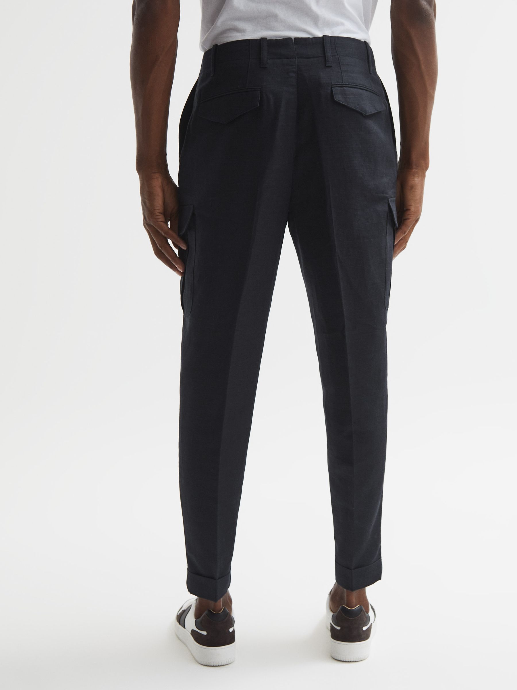 Relaxed Cropped Cargo Trousers in Navy - REISS
