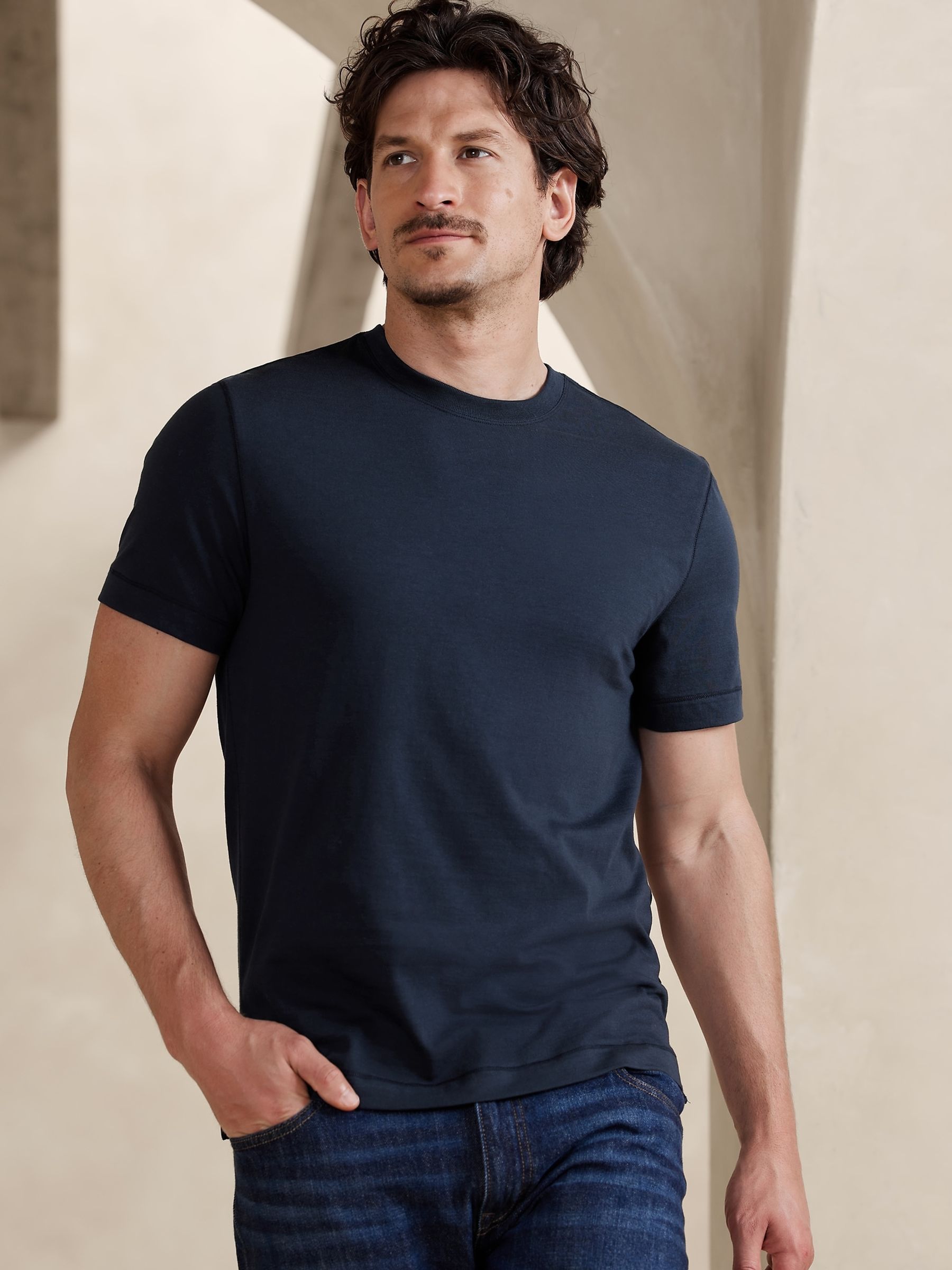 Banana republic crew neck t shirt deals
