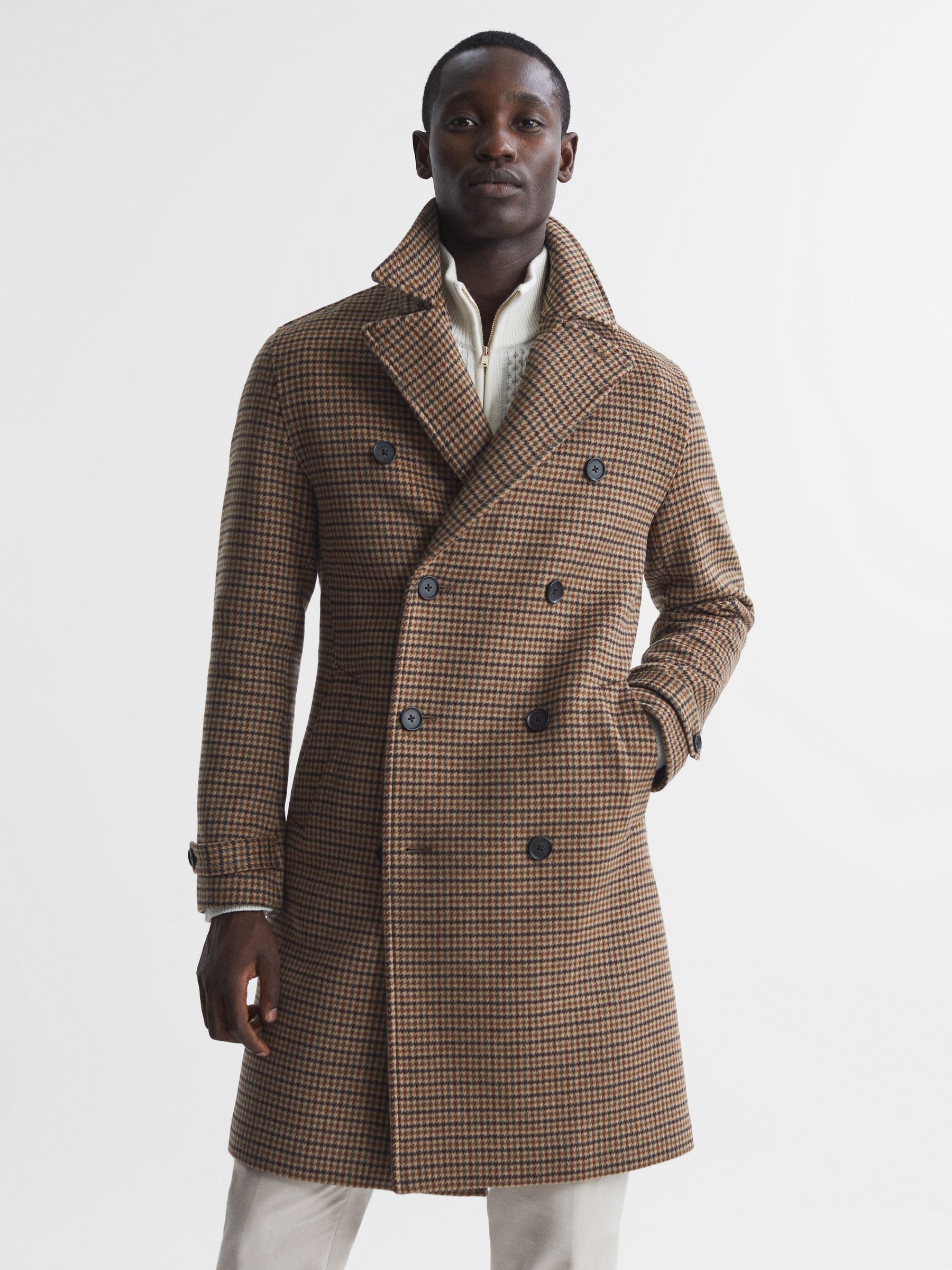 Reiss Modern Fit Wool Blend Double Breasted Dogtooth Coat in Camel REISS
