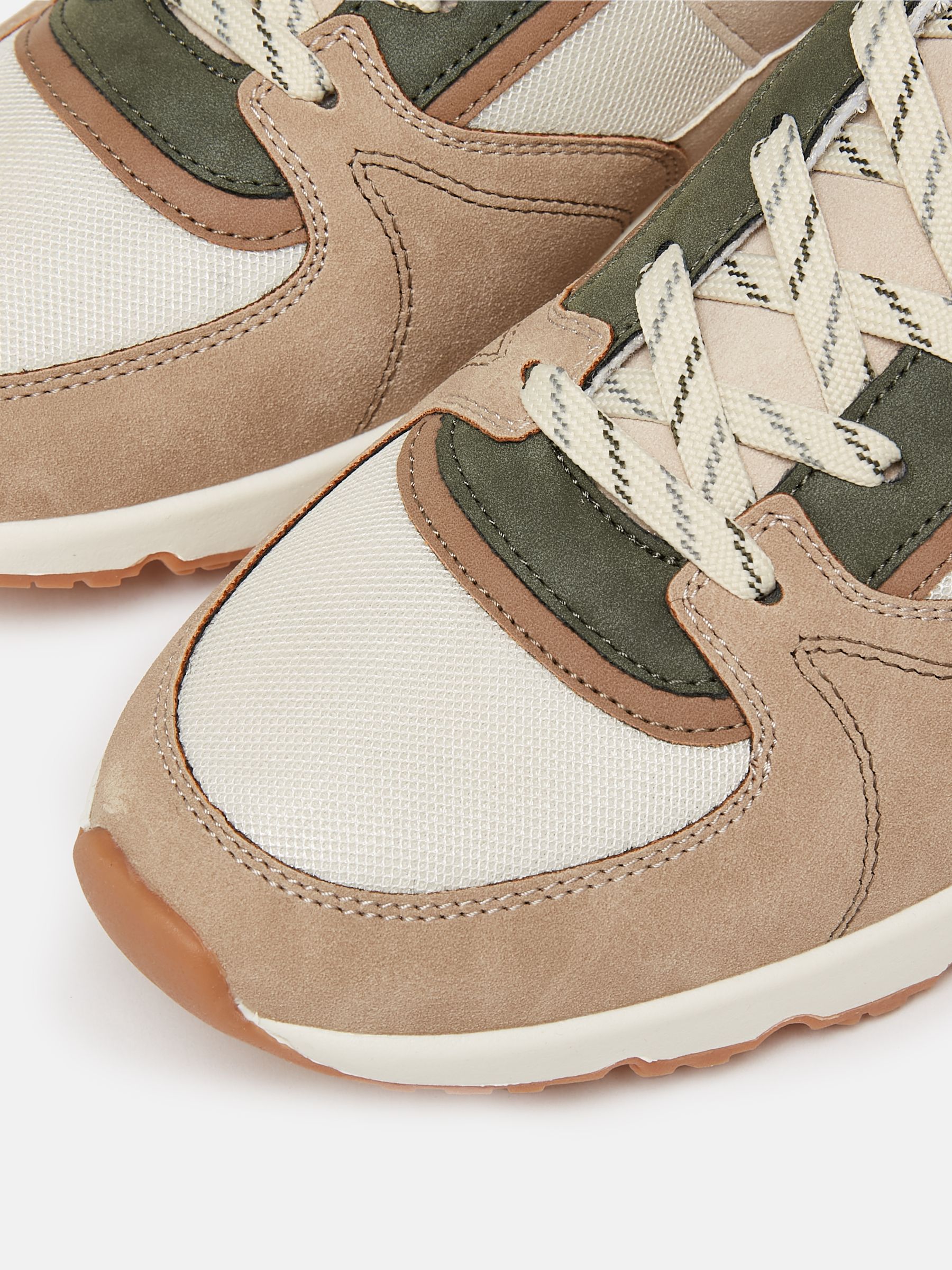 Neutral trainers store