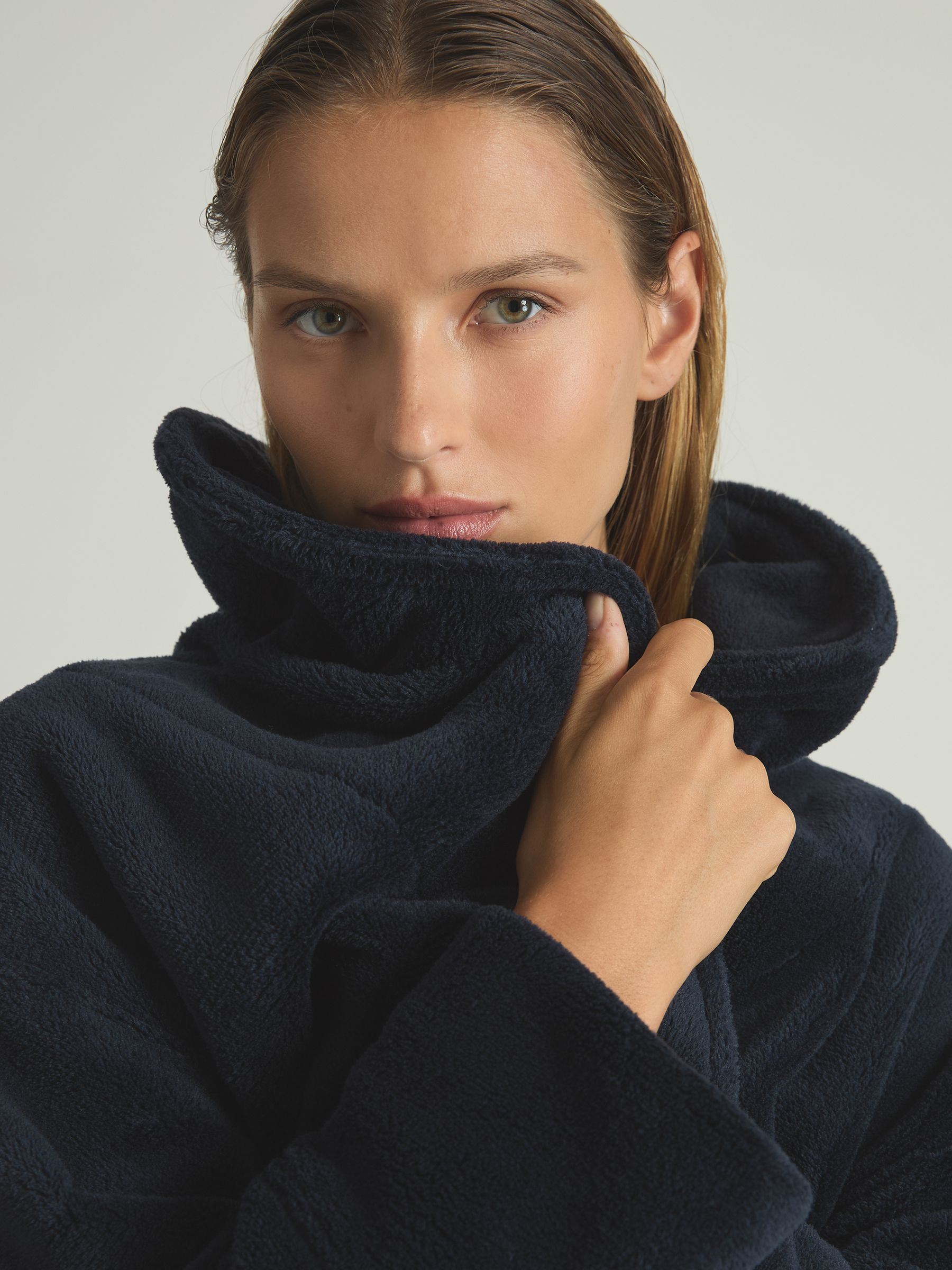 Reiss Fleece Dressing Gown in Navy REISS