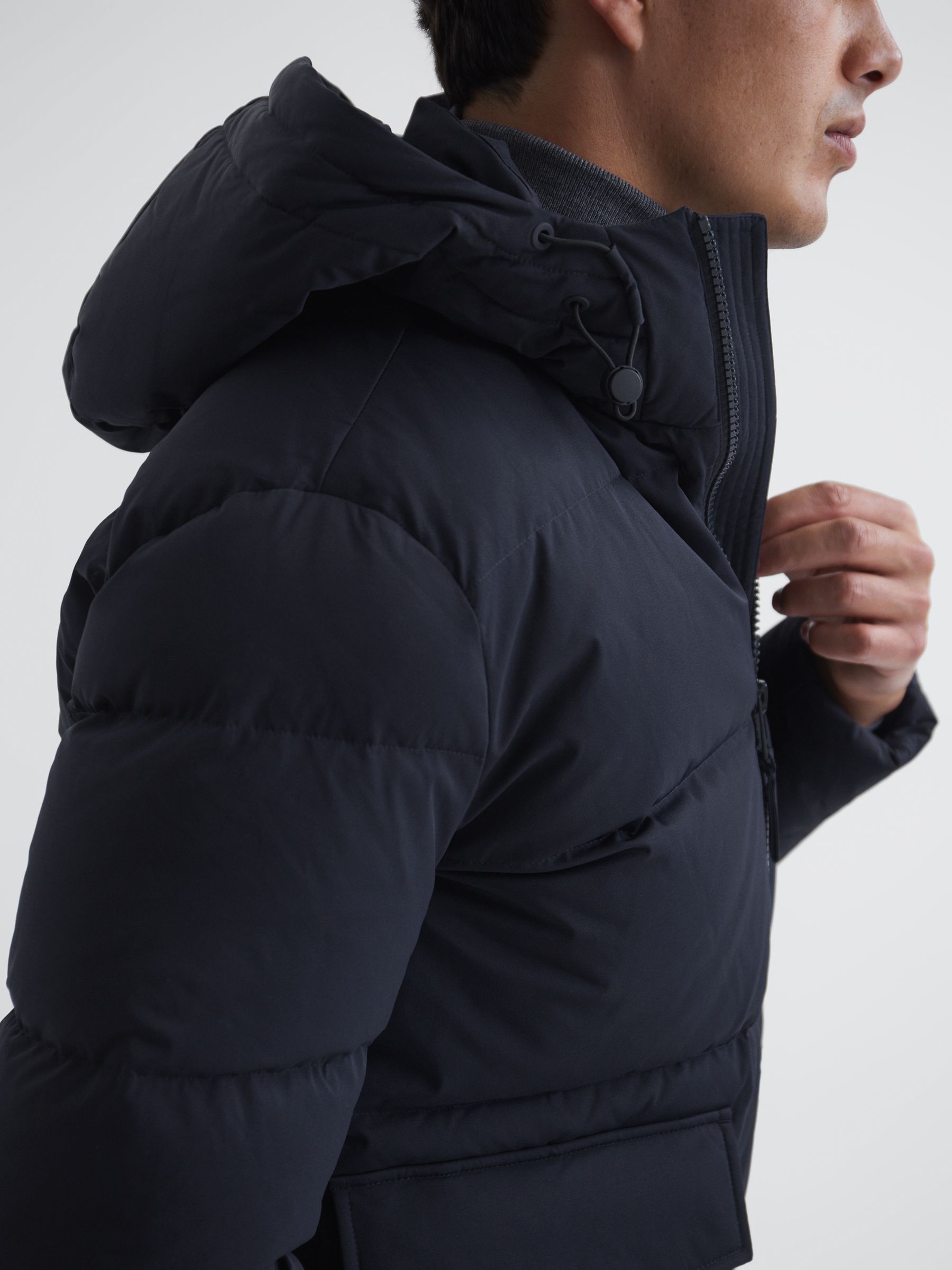 Reiss Short Puffer Jacket in Navy REISS