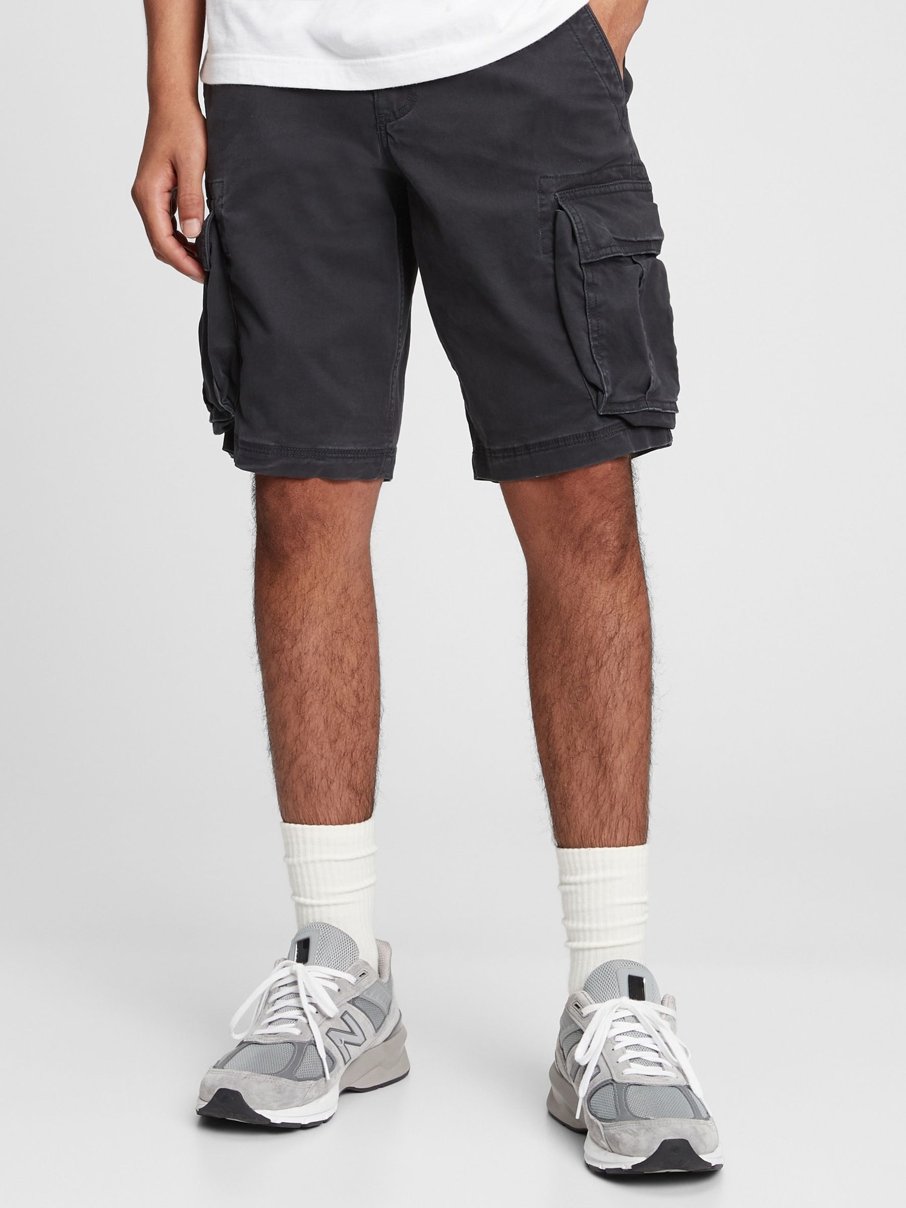 The gap cargo shorts top