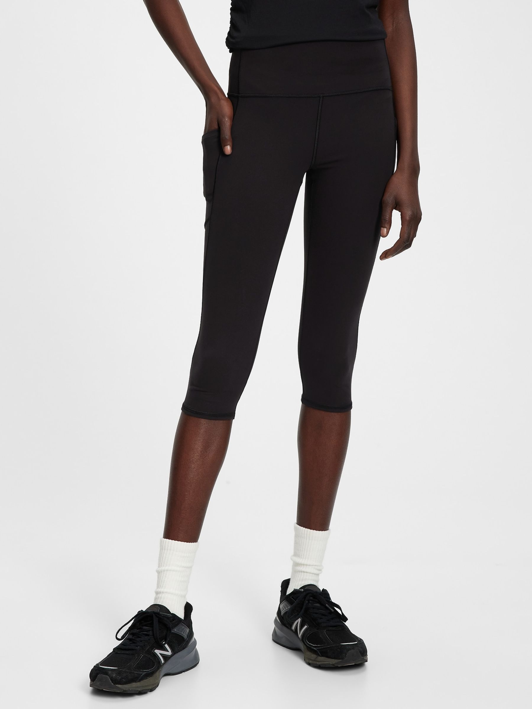Buy Black High Waisted Performance Cropped Leggings from the Gap online shop