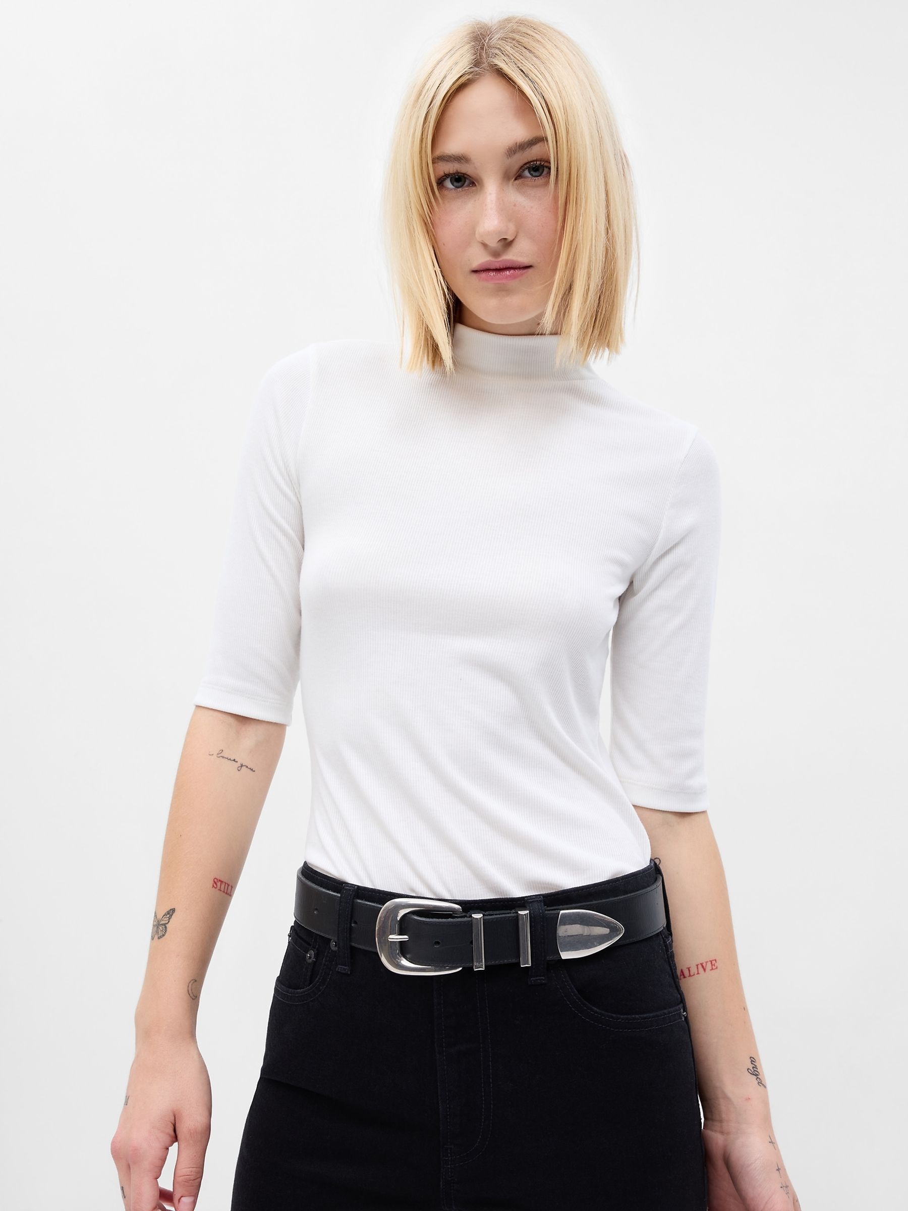White mock neck short sleeve top 2025