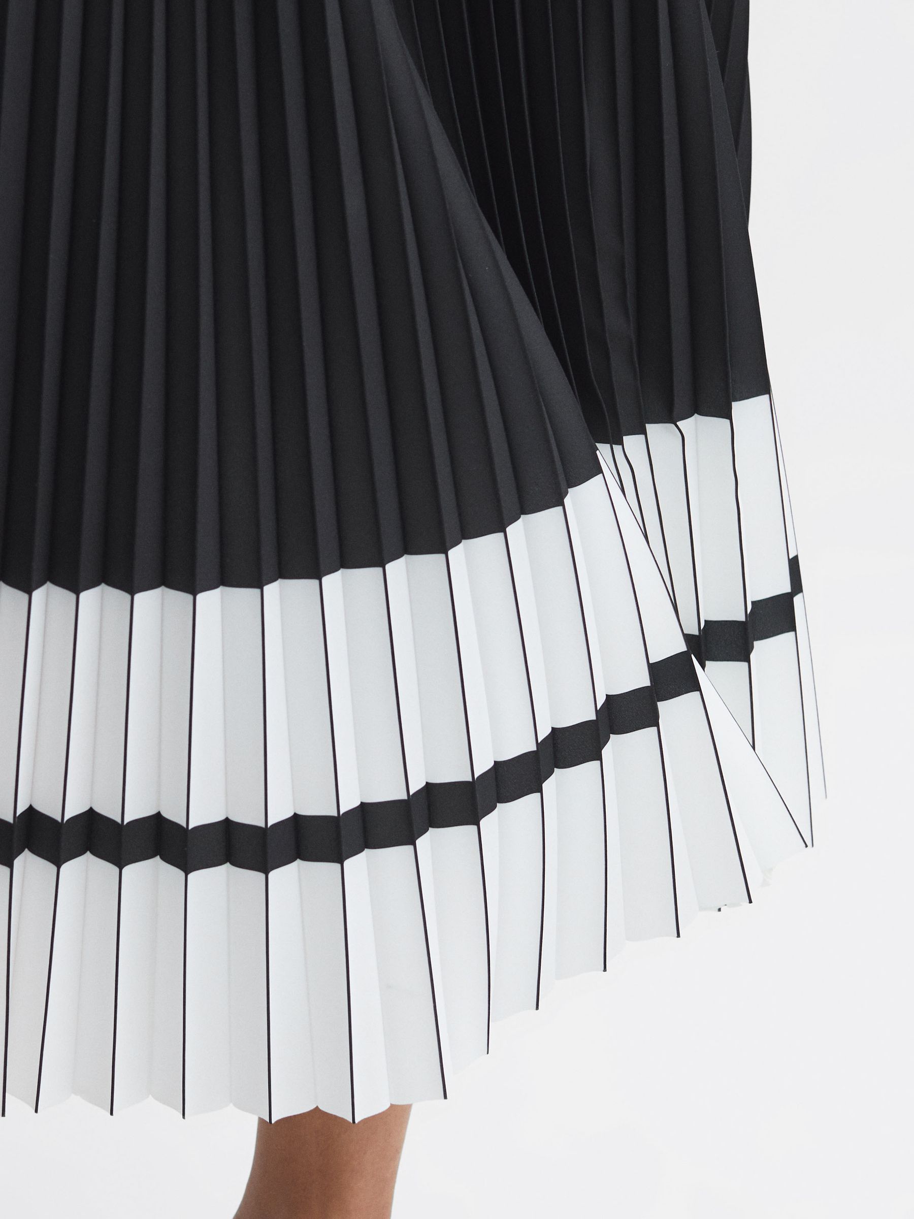 High Rise Pleated Midi Skirt in Black White