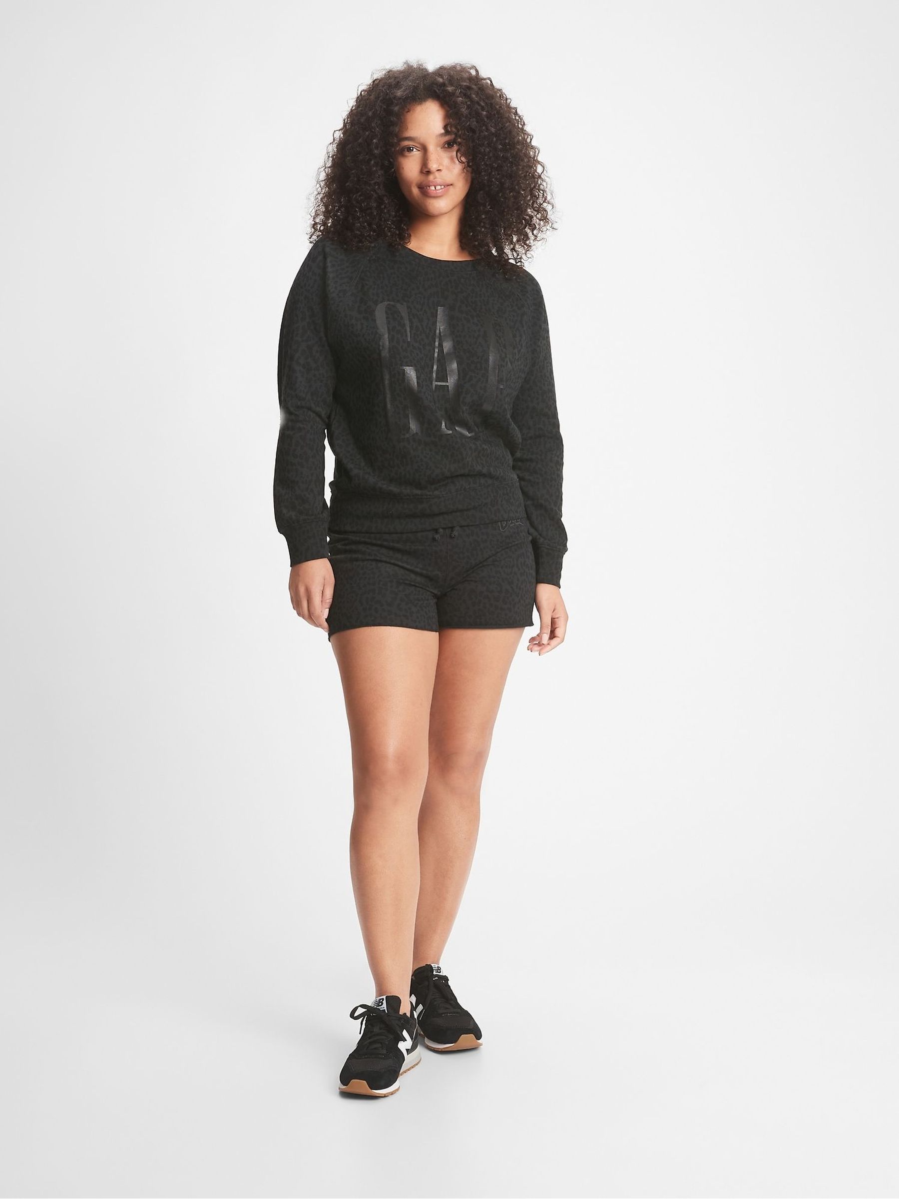 Gap logo crewneck sweatshirt deals
