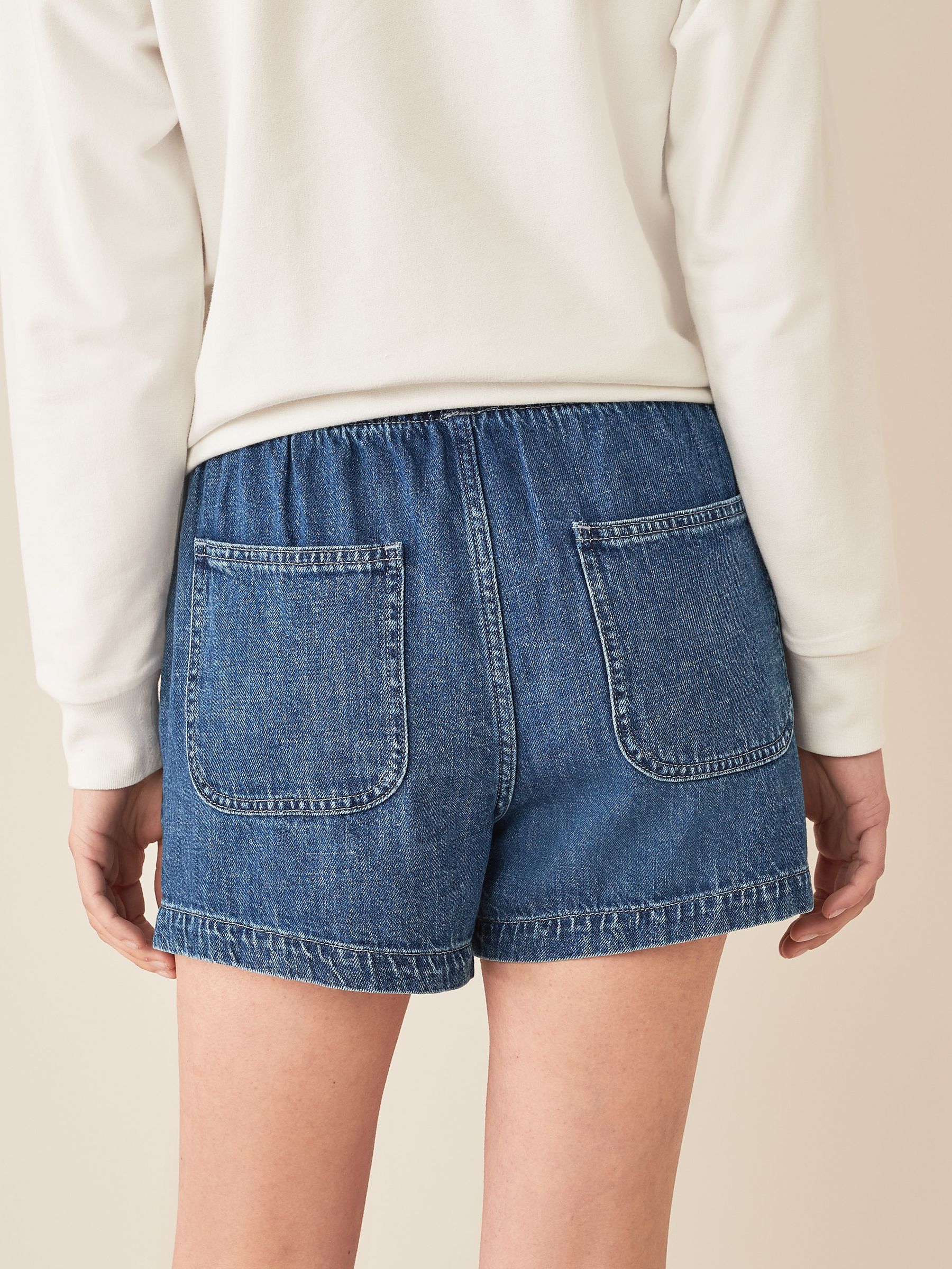 Women's pull on stretch denim shorts outlet