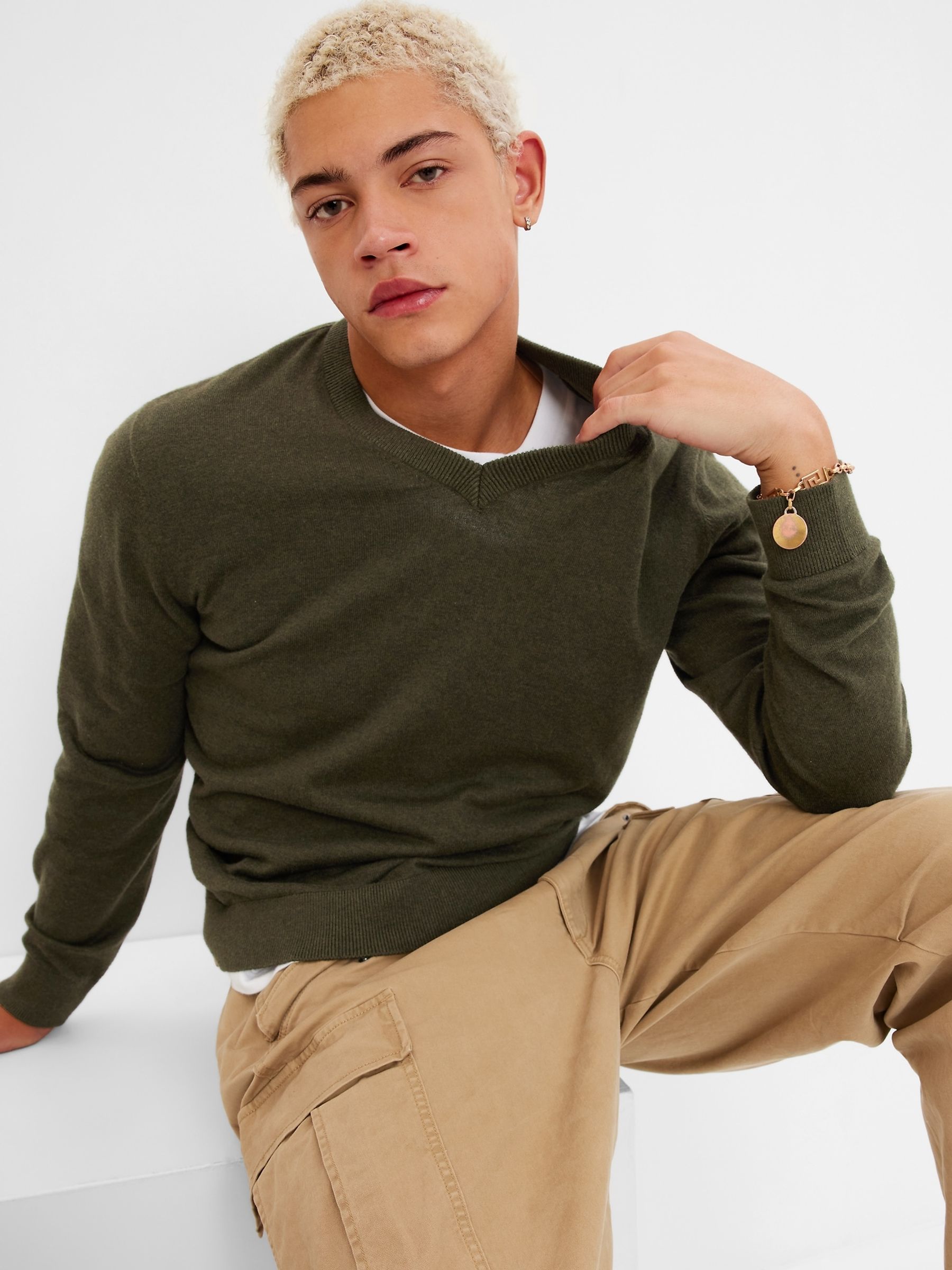 Gap v neck jumper hotsell
