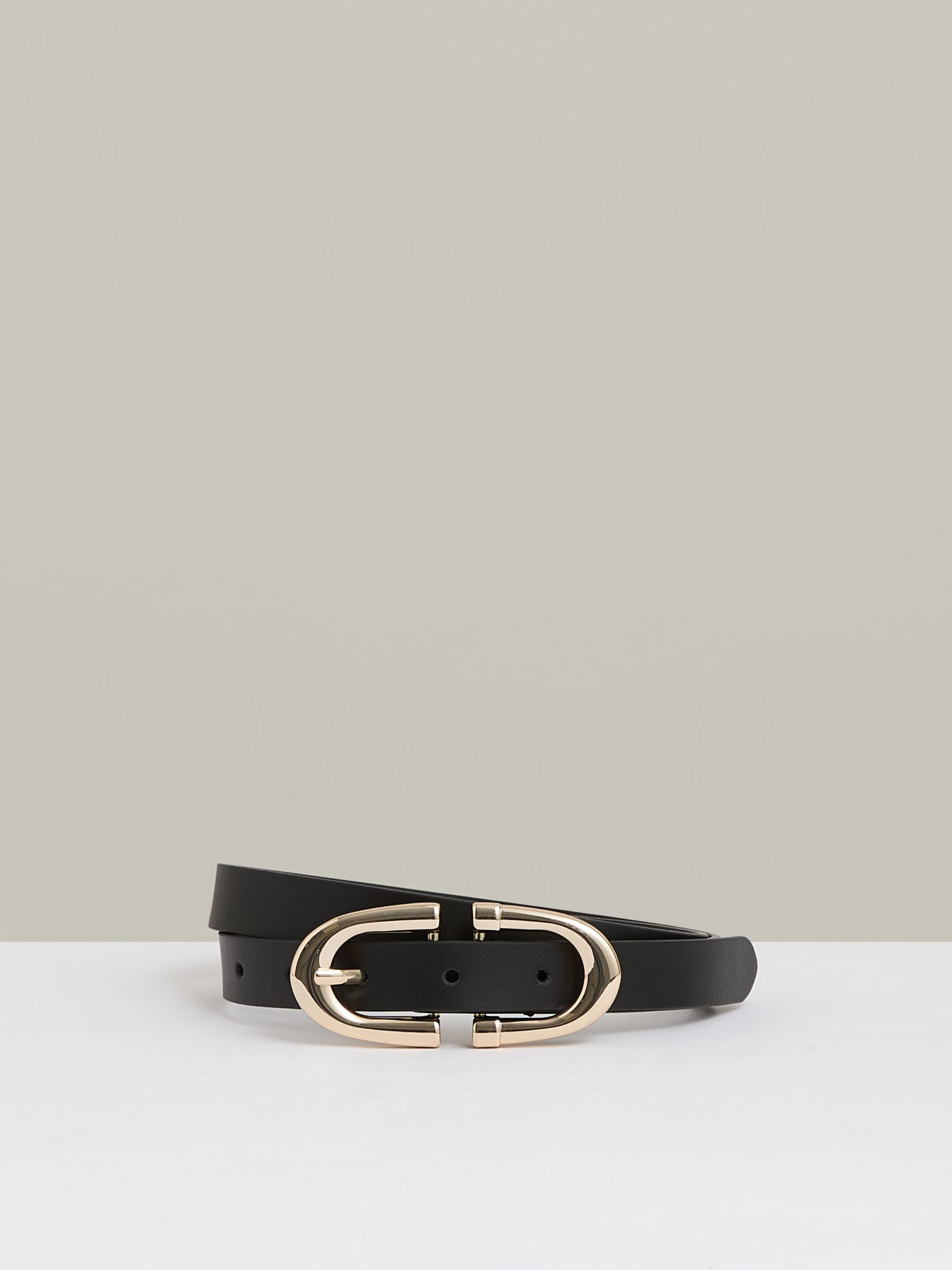 Kim White Horseshoe Belt - Black