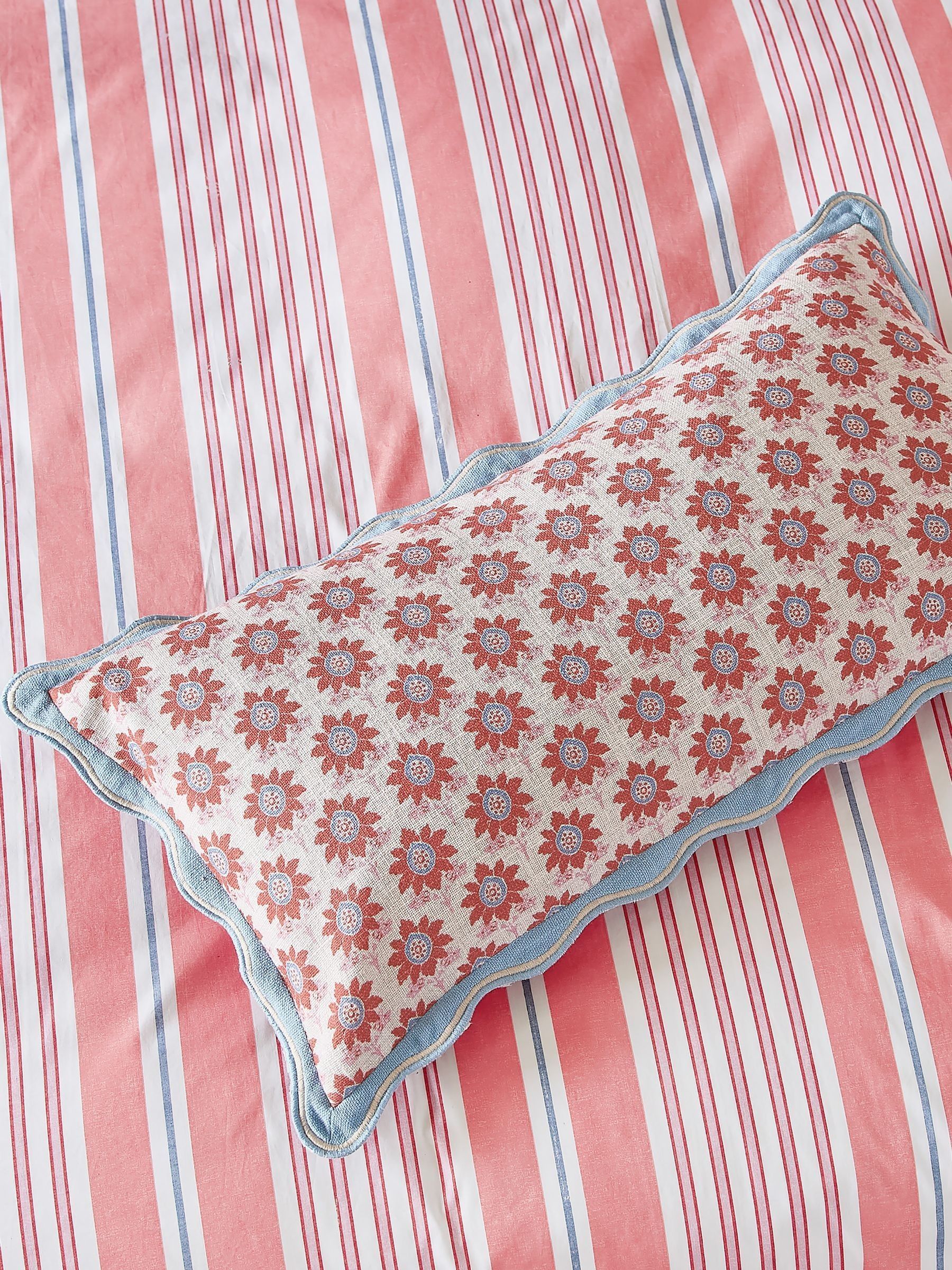 Siesta To Fiesta Scallop Cushion