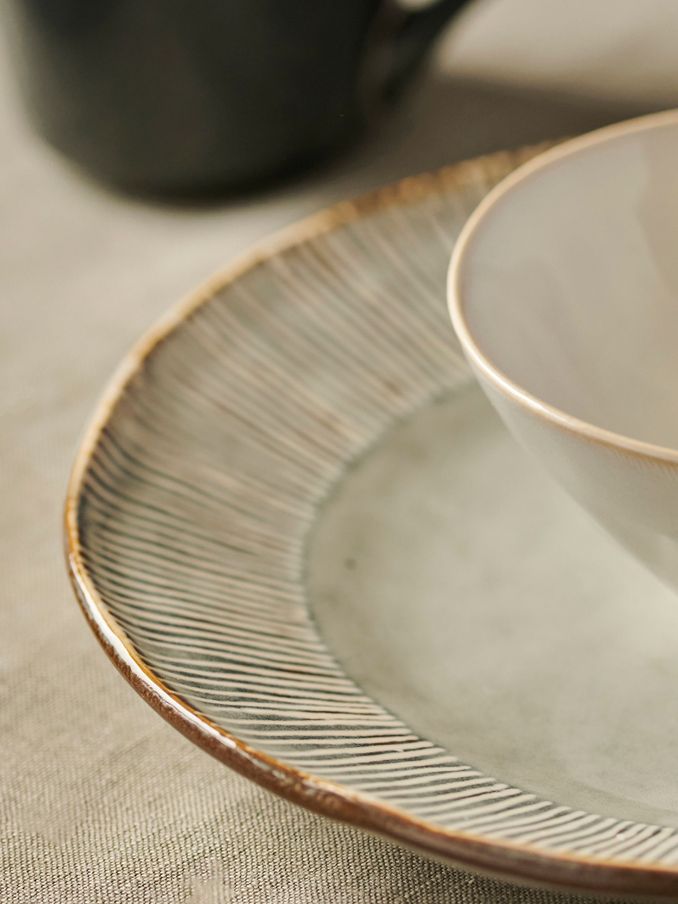 Dutch Rose Ecru Cream Set of 4 Dinner Plates Set of 4 Dinner Plates (633317) | £44