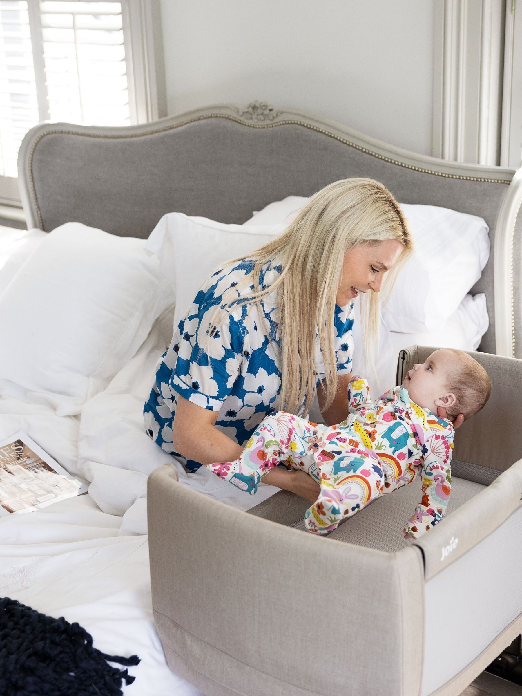 Joie Grey Clay Roomie Go Bedside Crib (656189) | £180