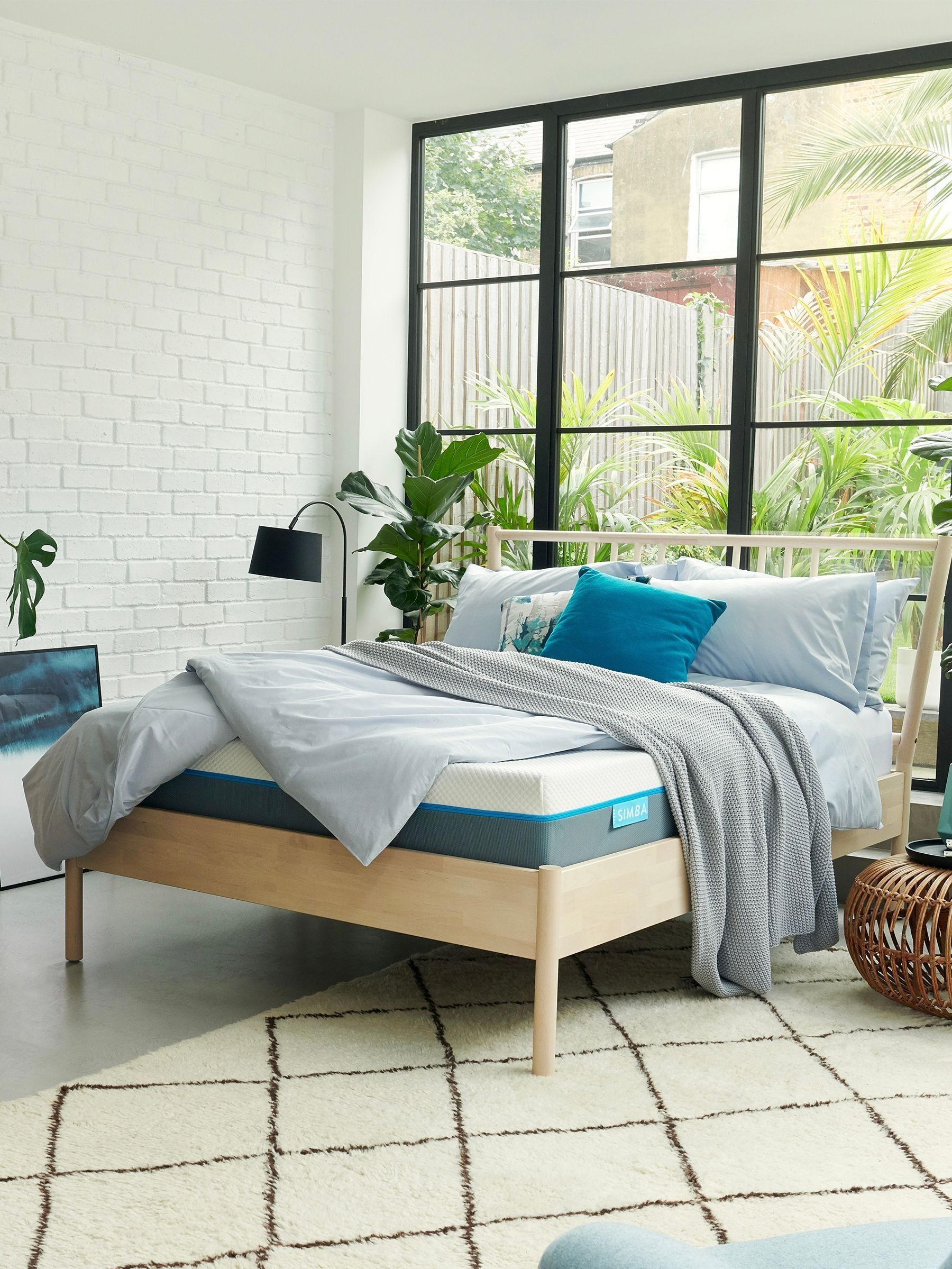 Simba White Hybrid Essential Mattress (809805) | £450 - £660