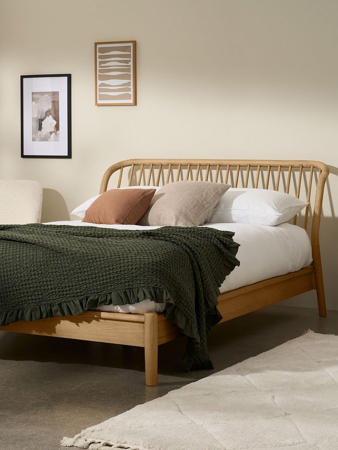 Tacoma Bed in Oak (942401) | £1,000 - £1,200