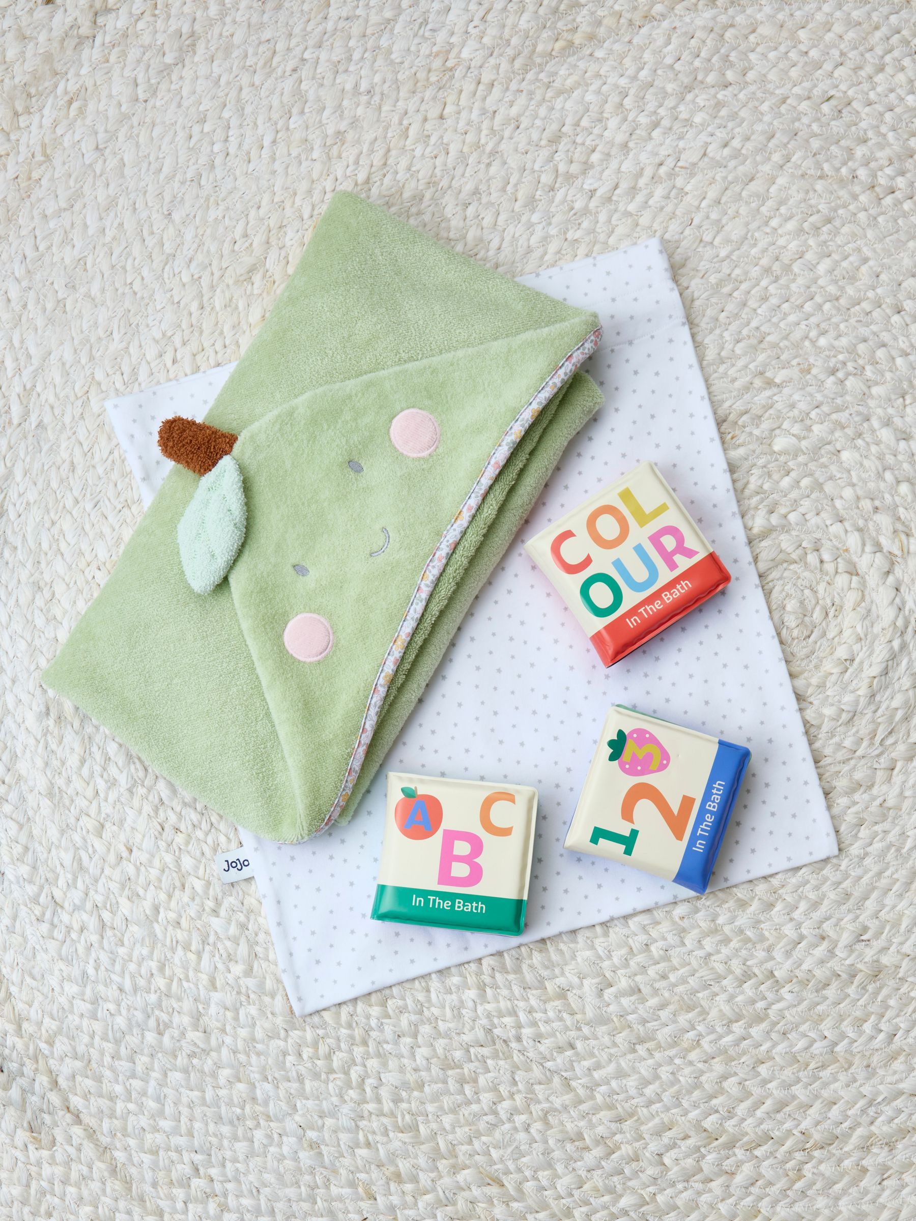 Apple - Hooded Towel & Bathtime Book Gift Set