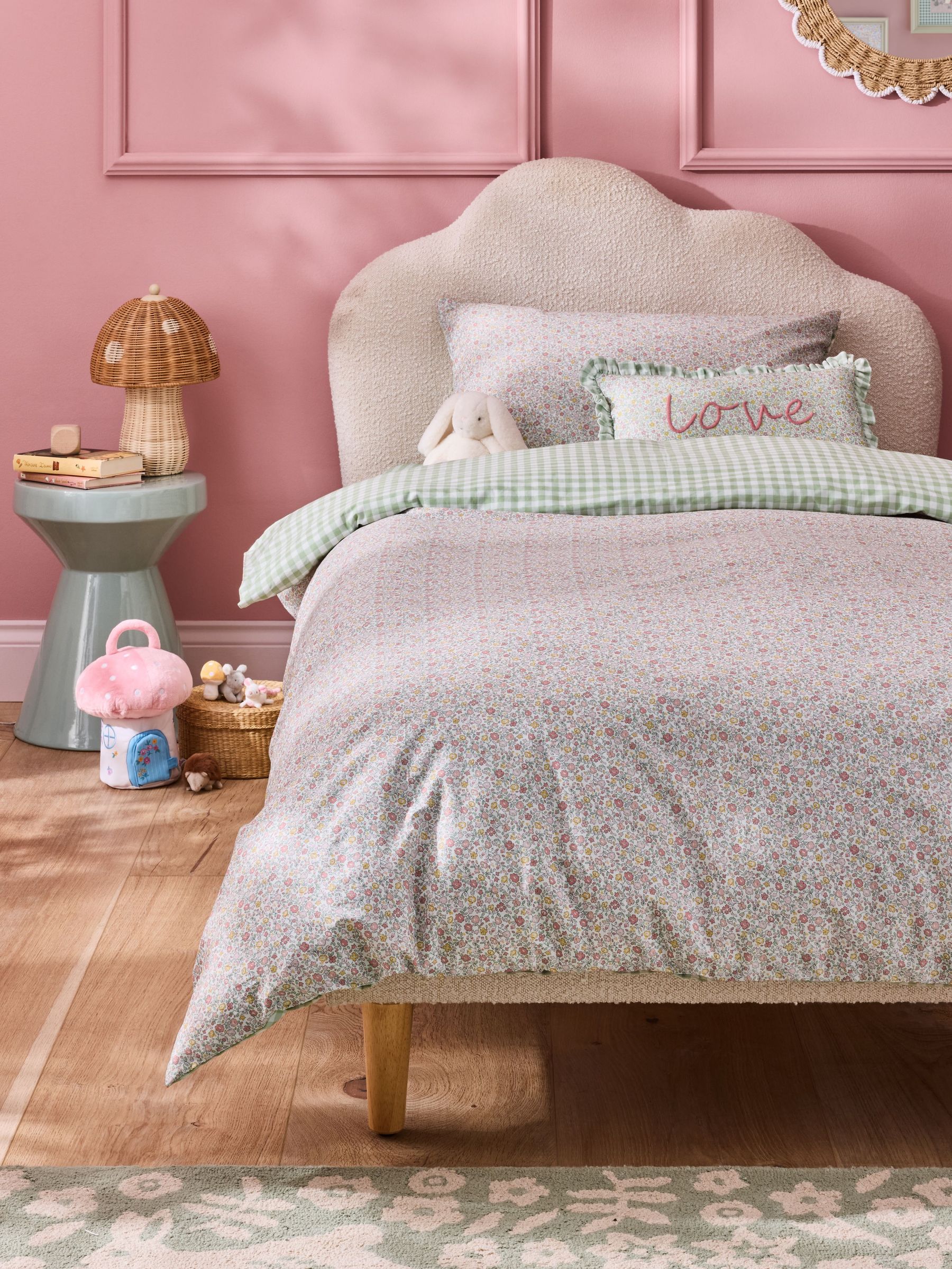 Ditsy 180 Thread Count Duvet Cover and Pillowcase Set (AD0031) | £25 - £40
