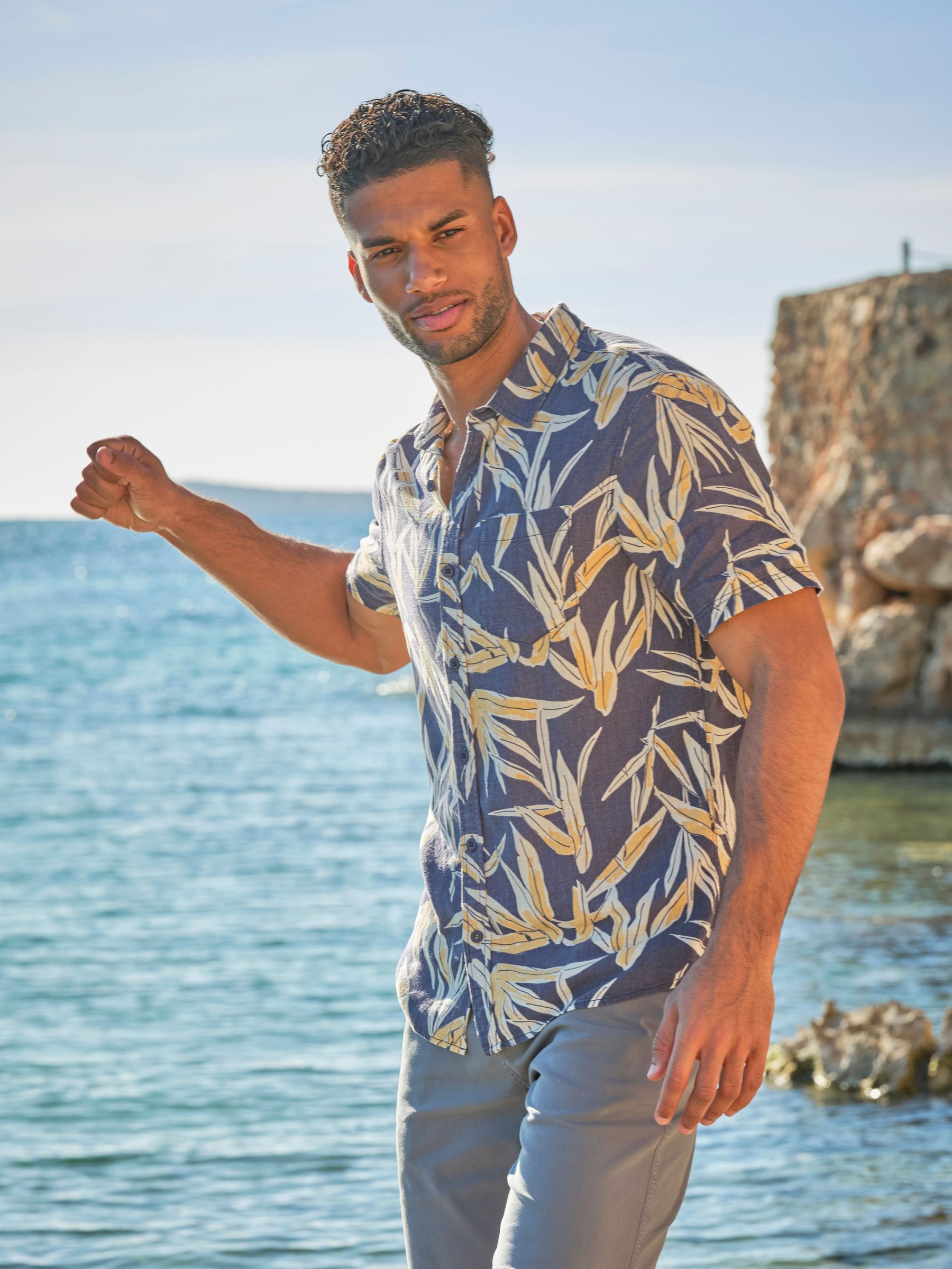 Navy Short Sleeve Palm Print Shirt (AJ5108) | £44