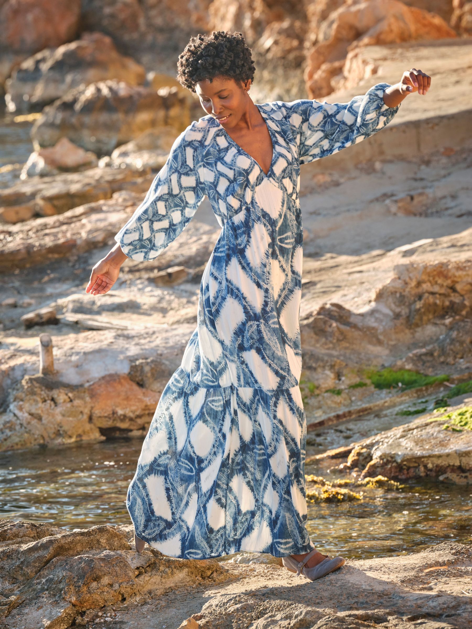 Noelle Indigo Blue Water Leaf Midi Dress (AK9446) | £75