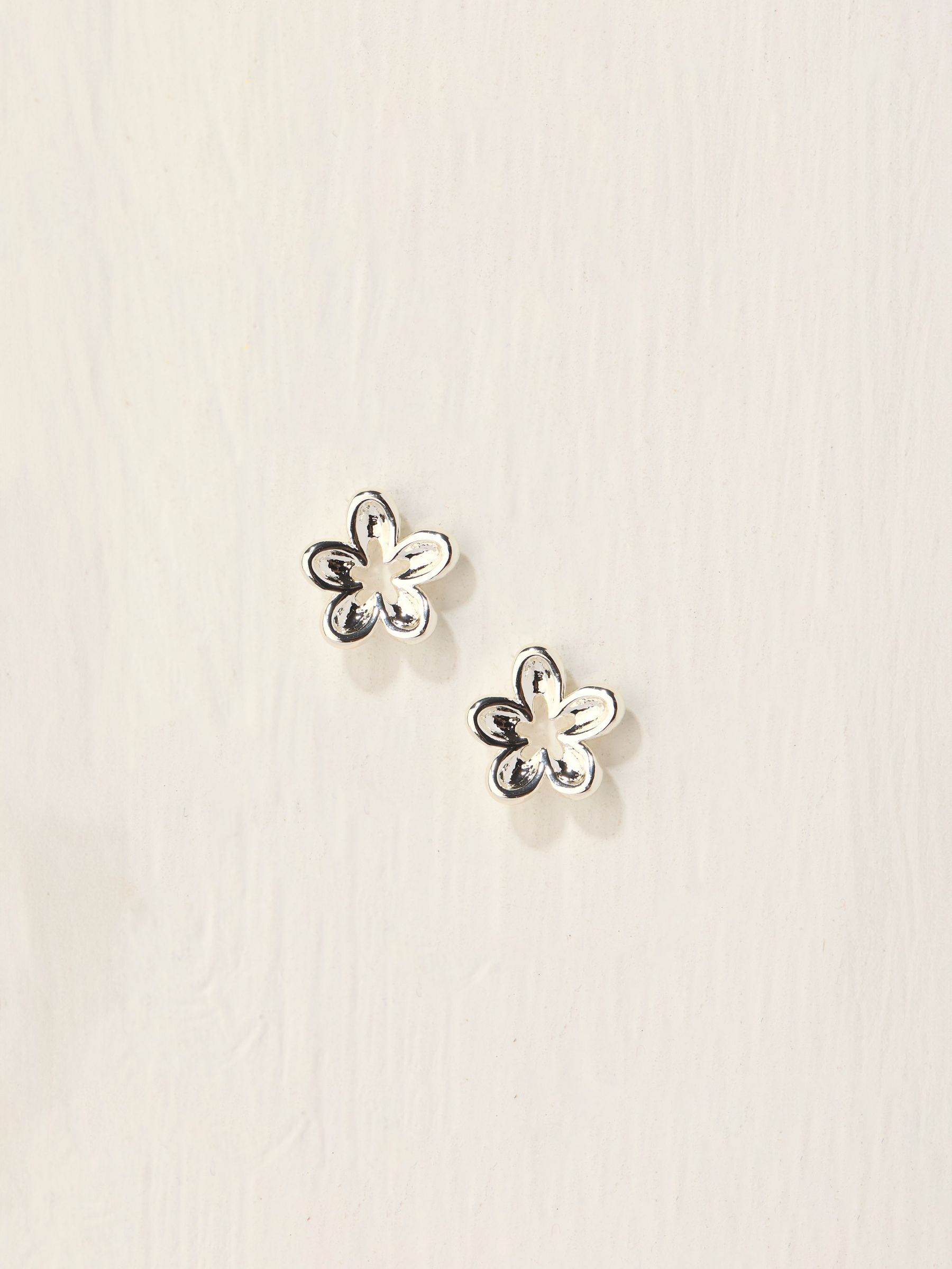 Silver Coloured Cut Out Flower Stud Earrings (AT0441) | £8.50