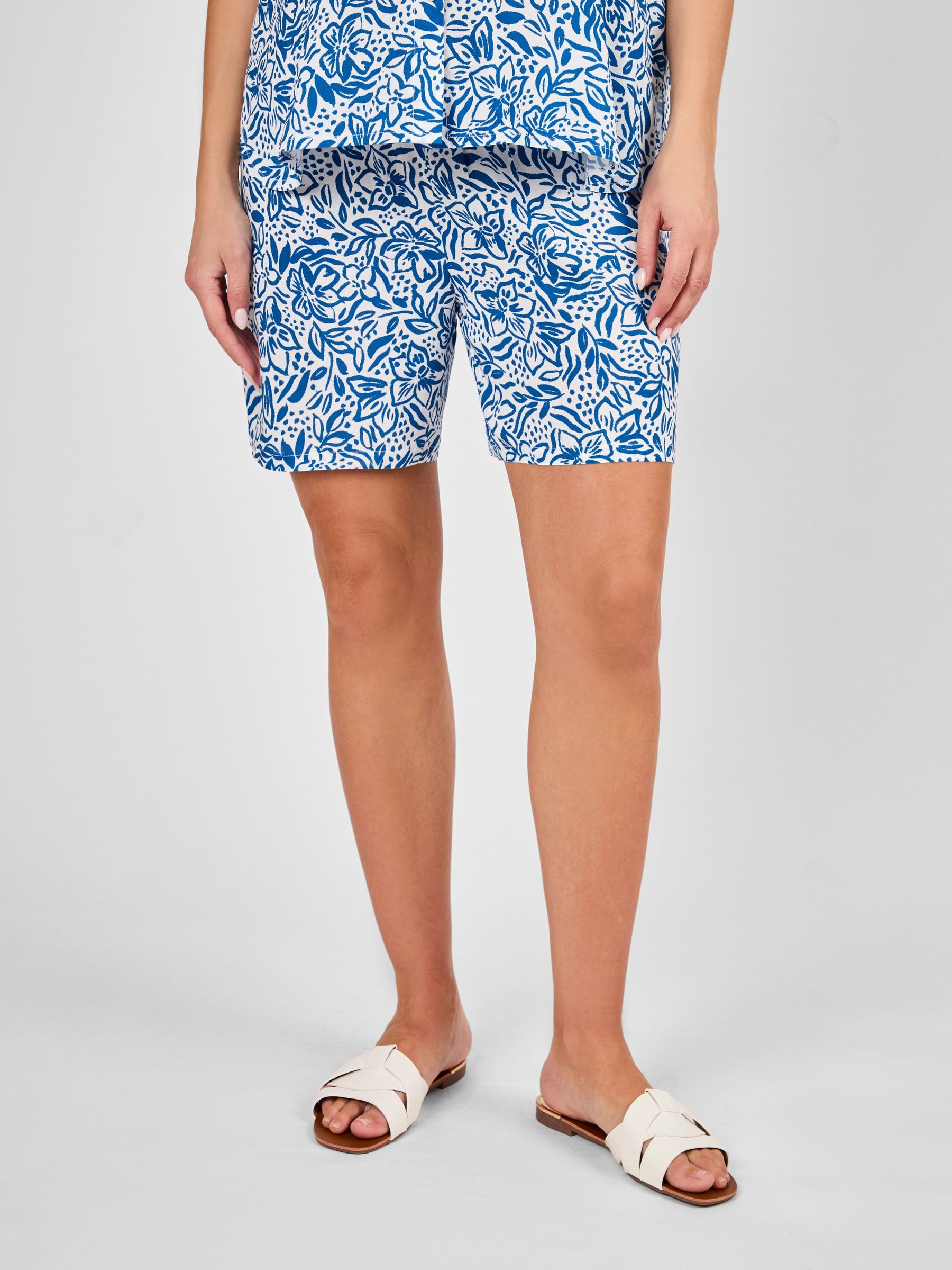 Cream Floral Patterned Maternity Shorts (AU6285) | £36