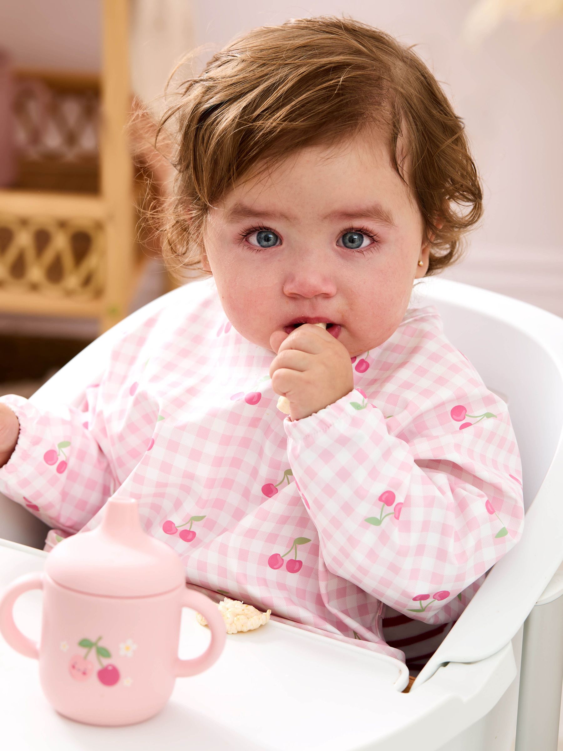 Pink Sleeved Bib (AV5122) | £10