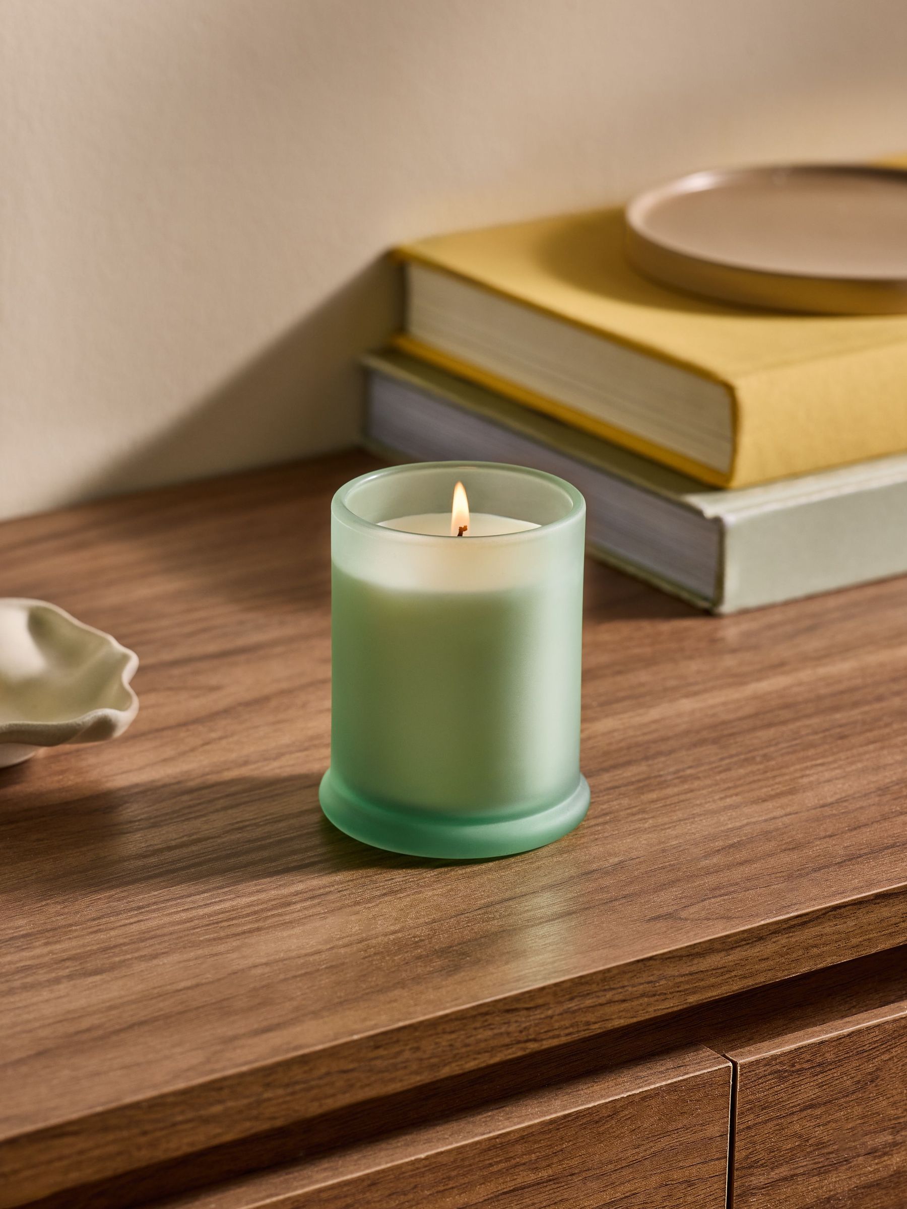 Fragranced Candle in Citrus and Patchouli (AW1480) | £22