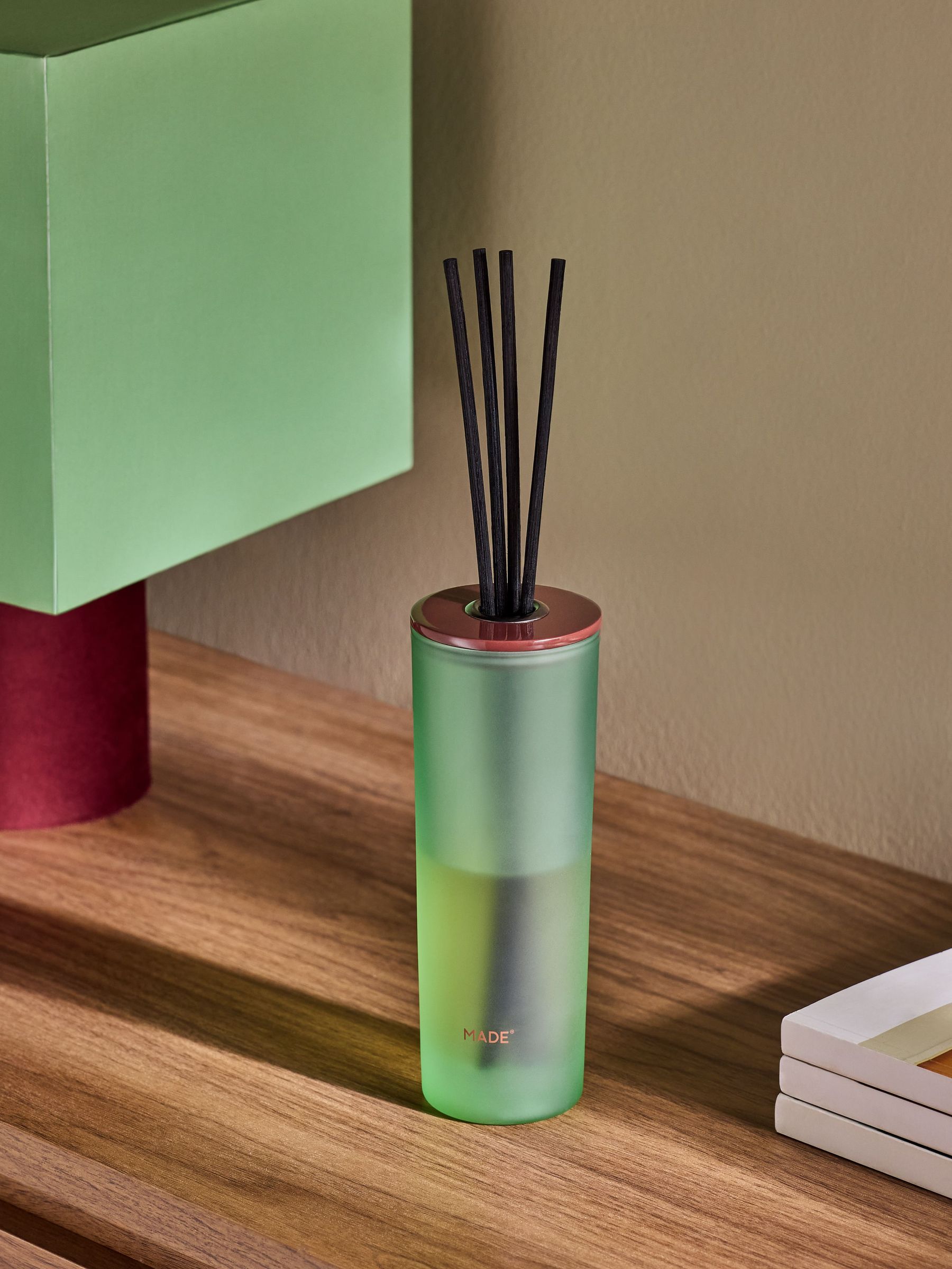 200ml Fragranced Reed Diffuser in Citrus and Patchouli (AW1481) | £30