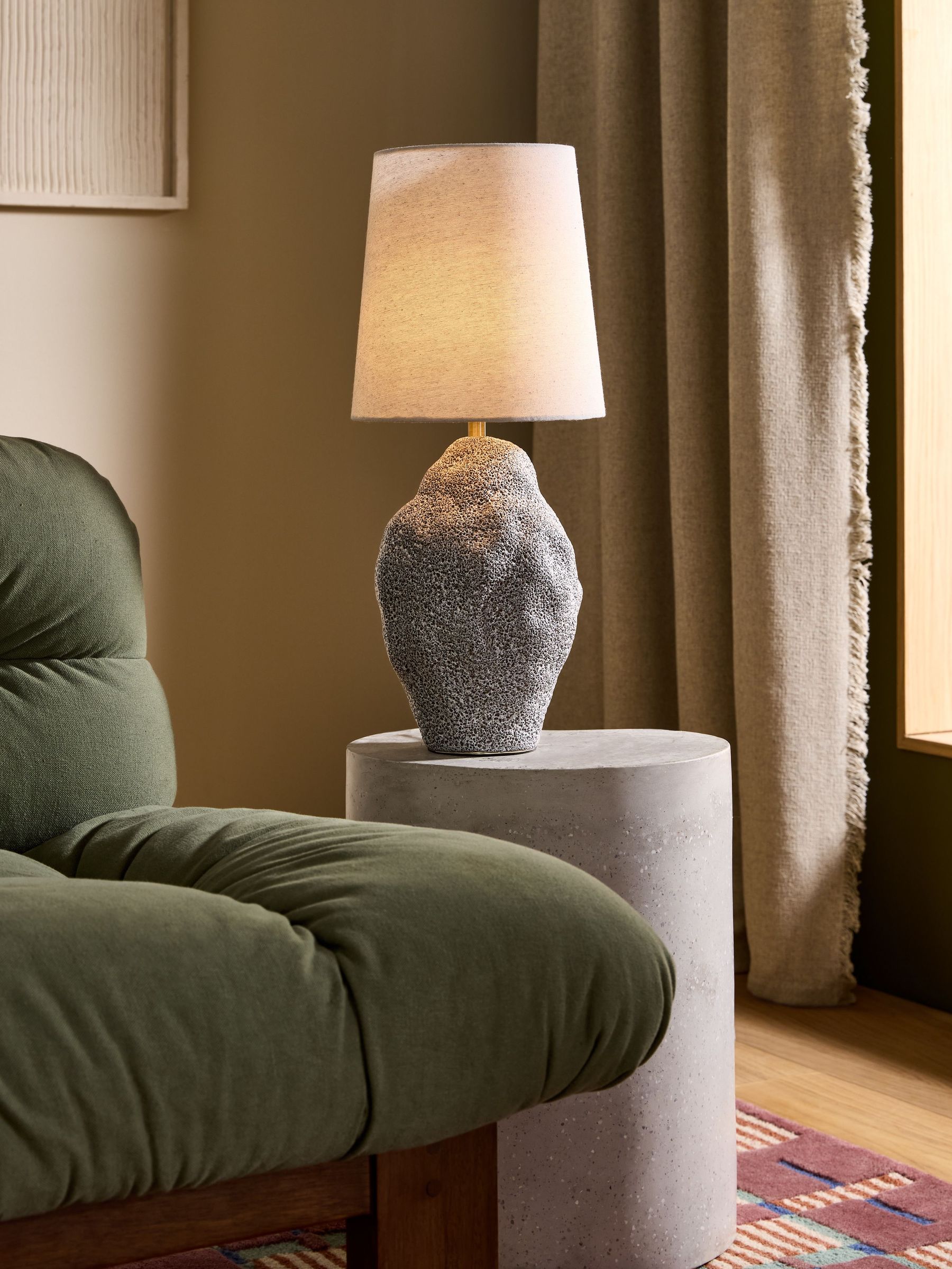 Azariah Table Lamp in Black (AW2670) | £65