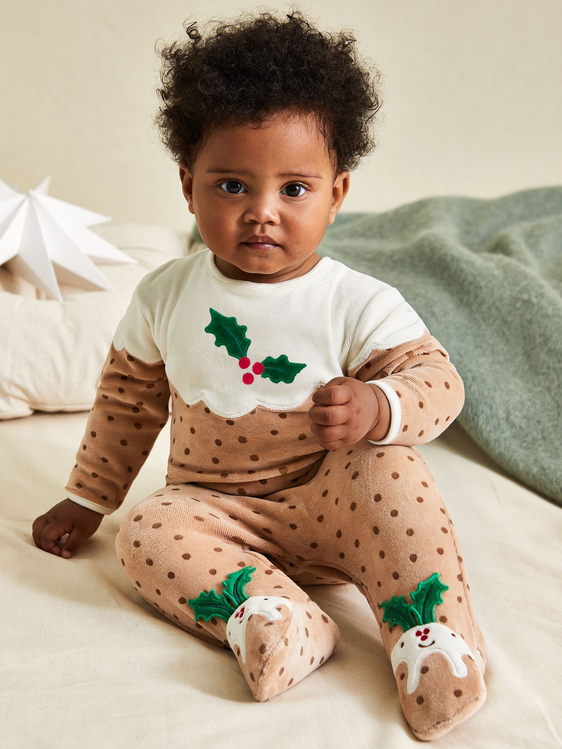 Brown Christmas Pudding All-In-One Set (B47483) | £13