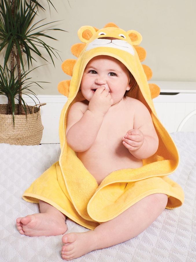 Lion Character Hooded Towel (C76140) | £12