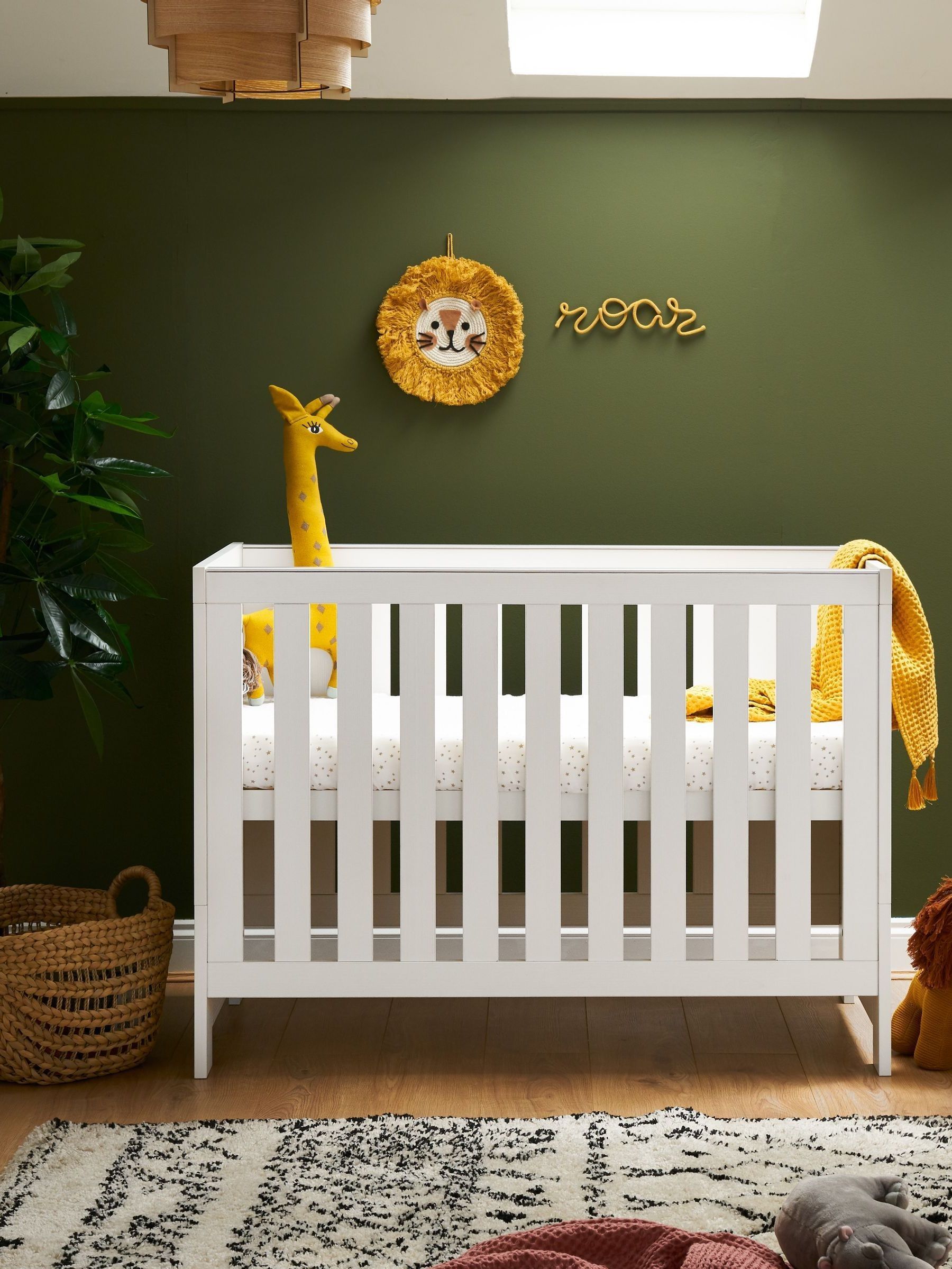 Obaby White Nika Mini Cot Bed (C83079) | £210