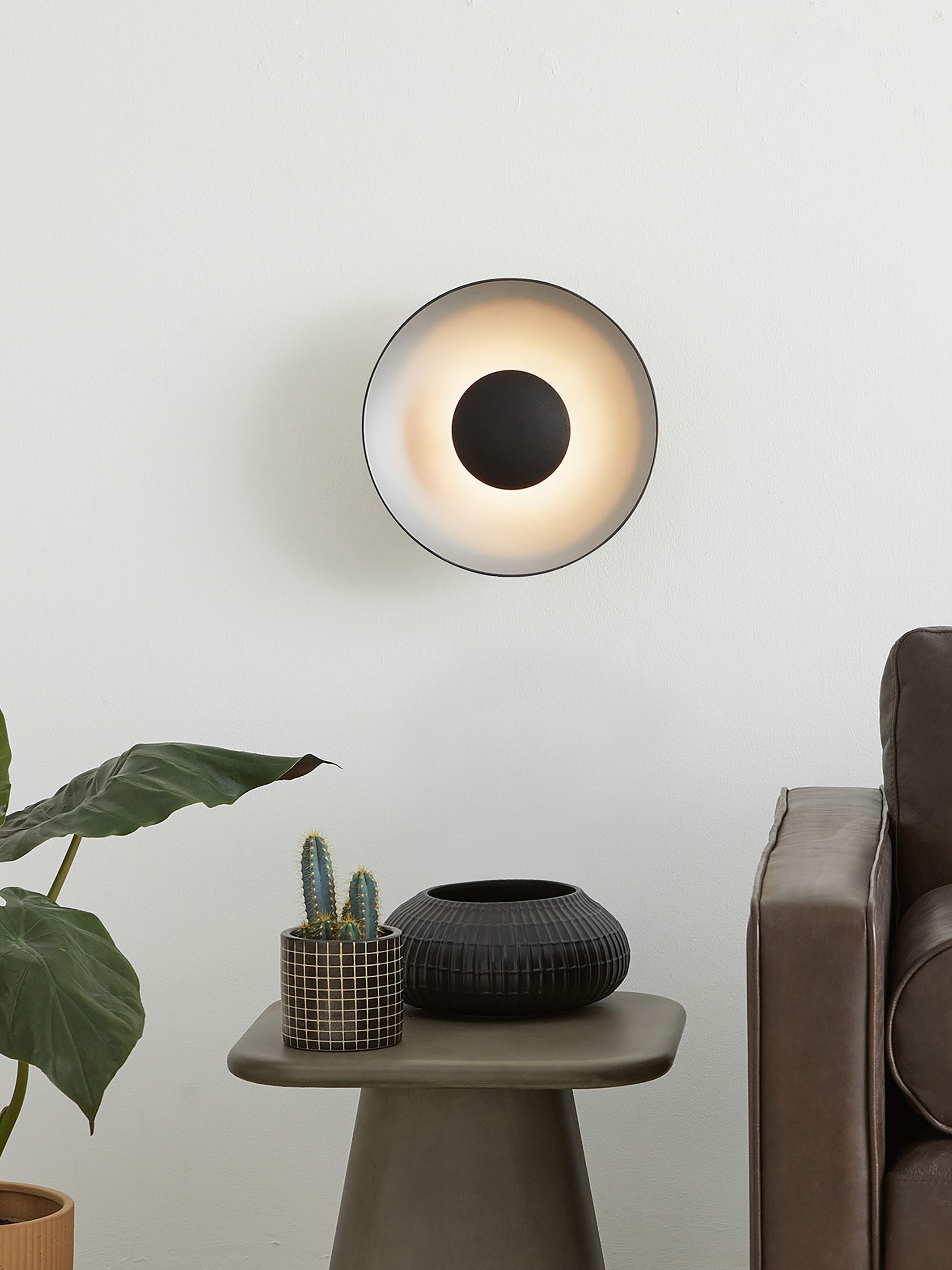 Chicago Wall Lamp in Black/Silver (D78434) | £89