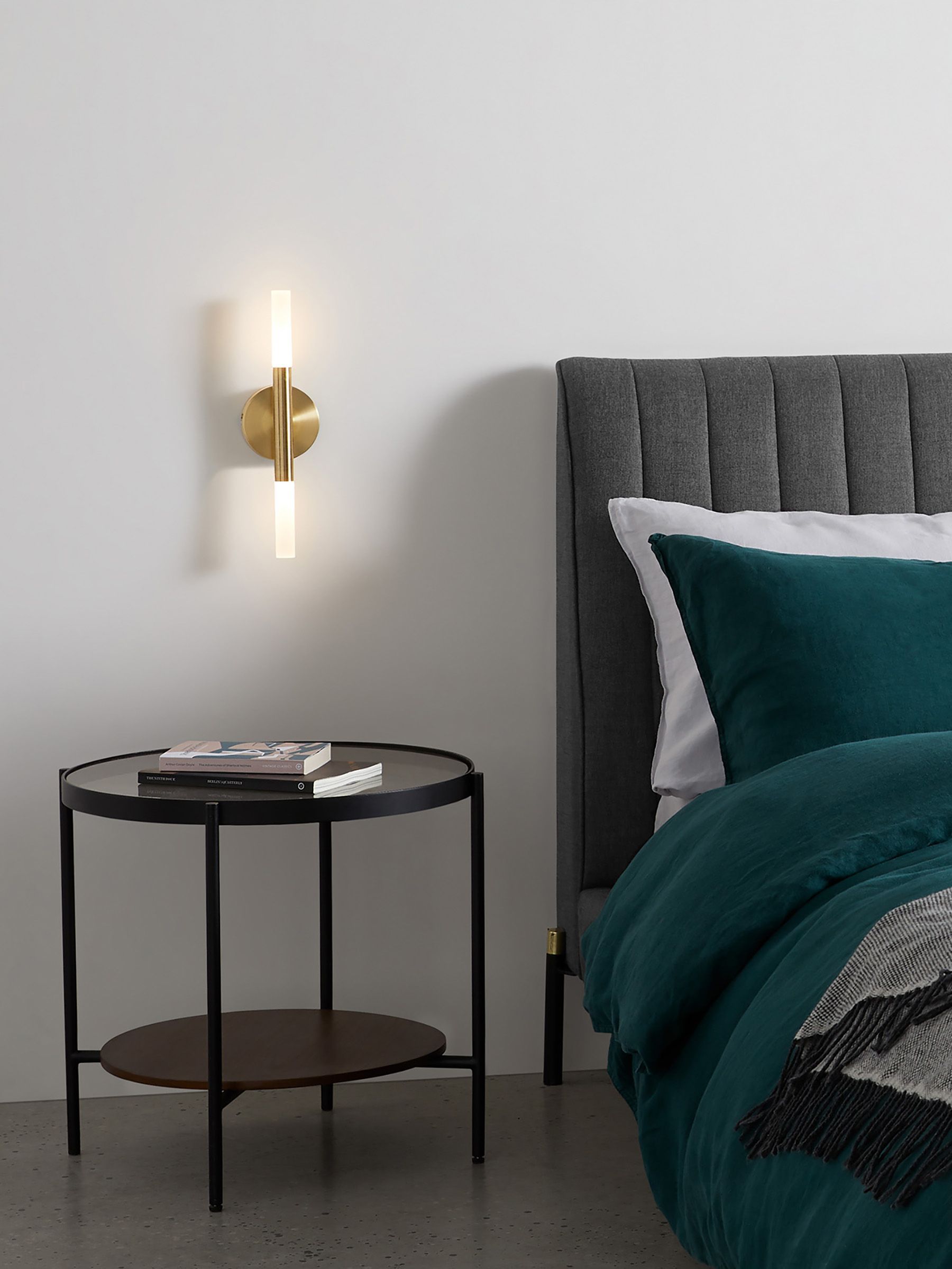 Wanda Wall Light in Brass (D79632) | £55