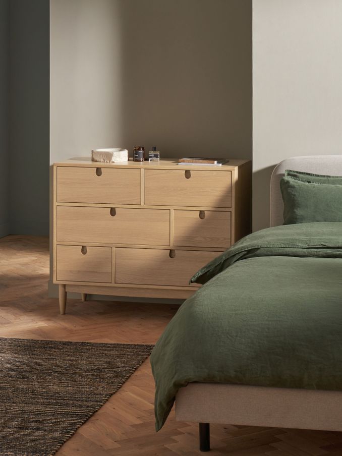 Penn 6 Drawer Chest of Drawers in Oak (D87786) | £799