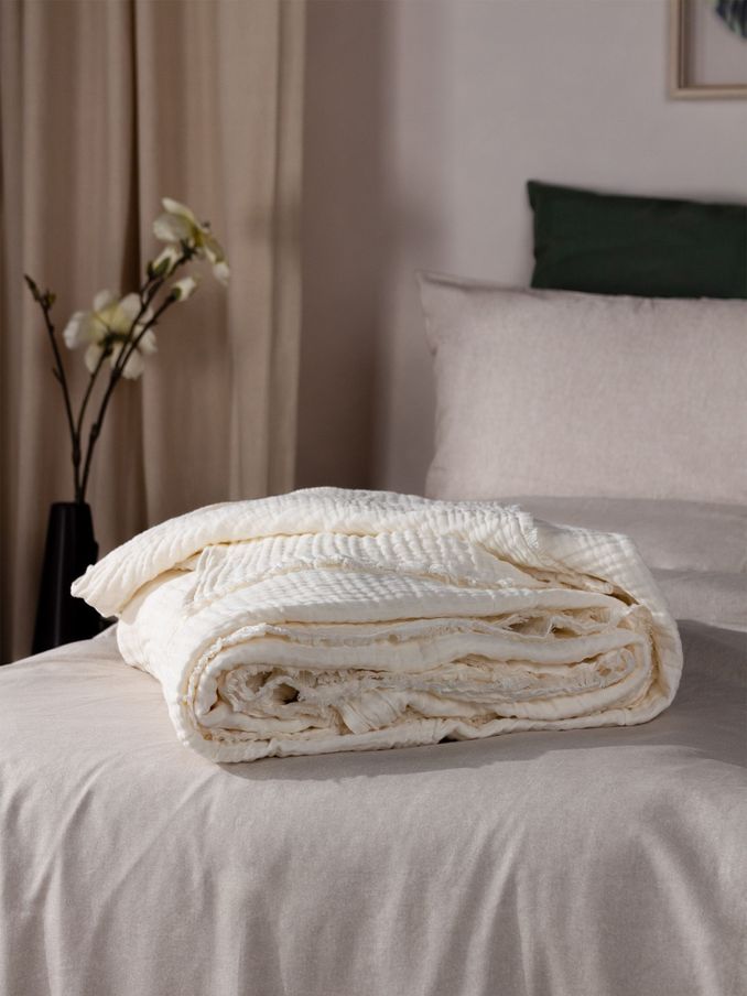 Yard Warm White Lark 4 Layer Muslin Crinkle 100% Cotton Throw (D95619) | £36